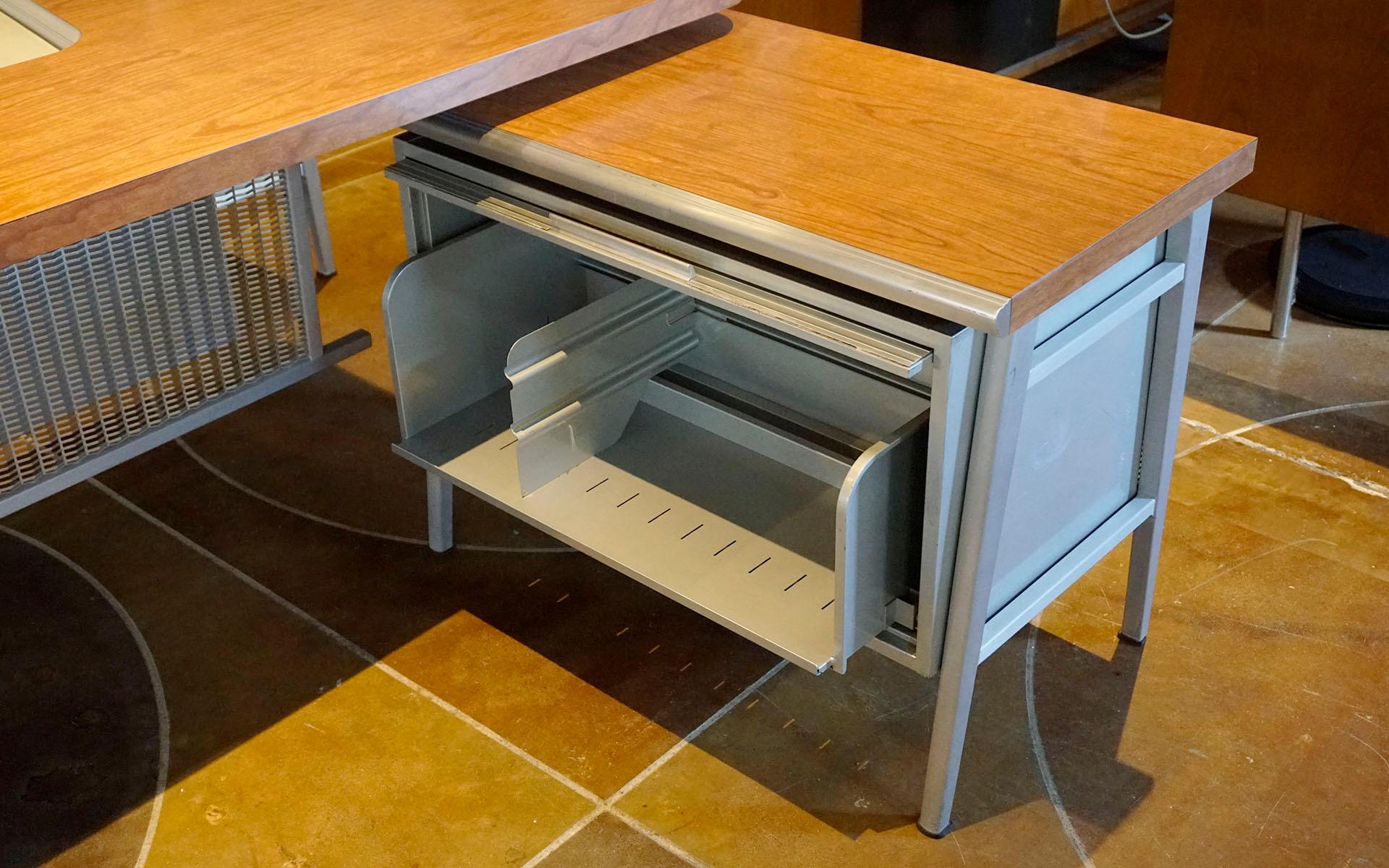 Custom Desk with Credenza by Gordon Bunshaft for General Fireproofing Company For Sale 3