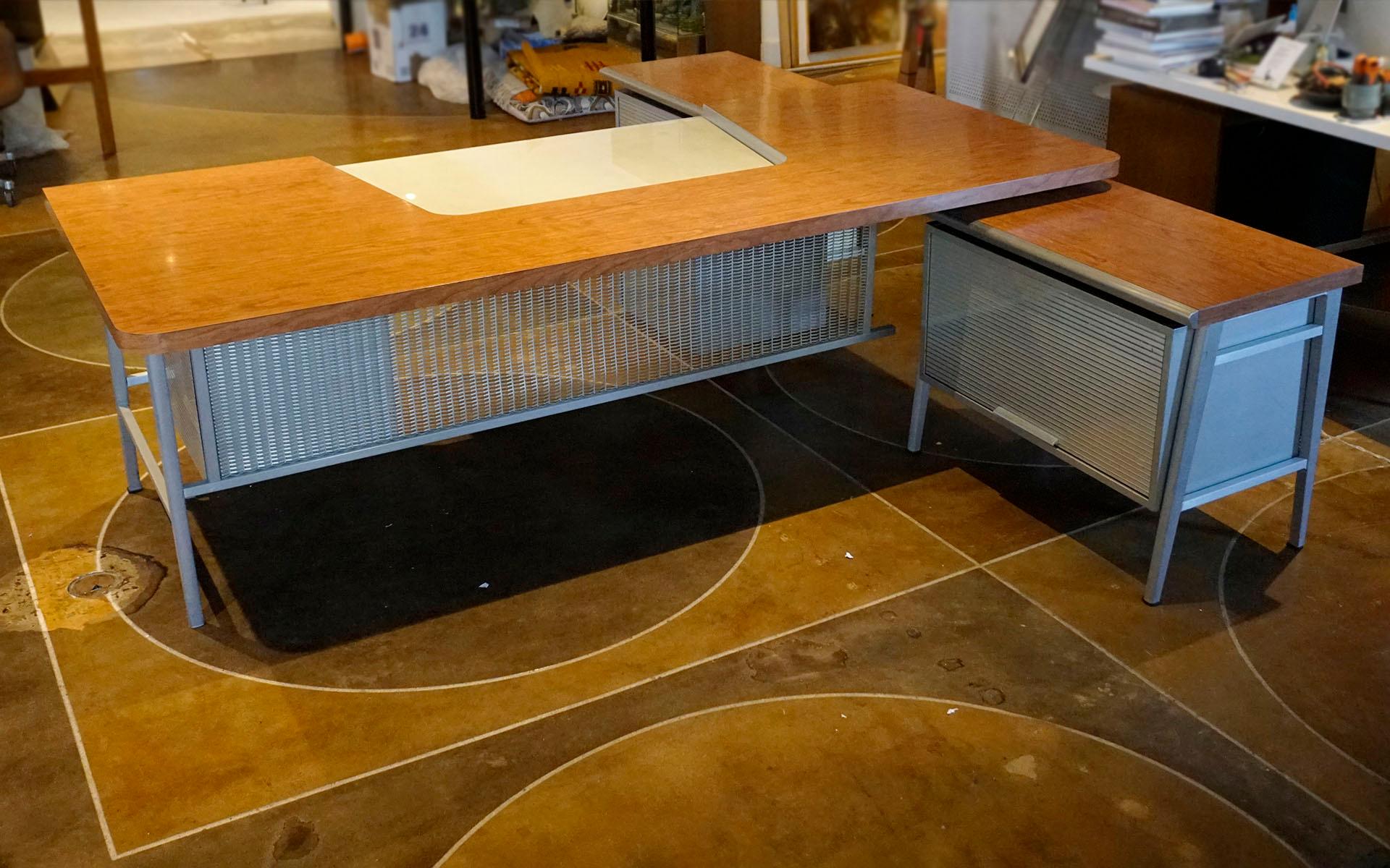 Custom Desk with Credenza by Gordon Bunshaft for General Fireproofing Company In Good Condition For Sale In Kansas City, MO