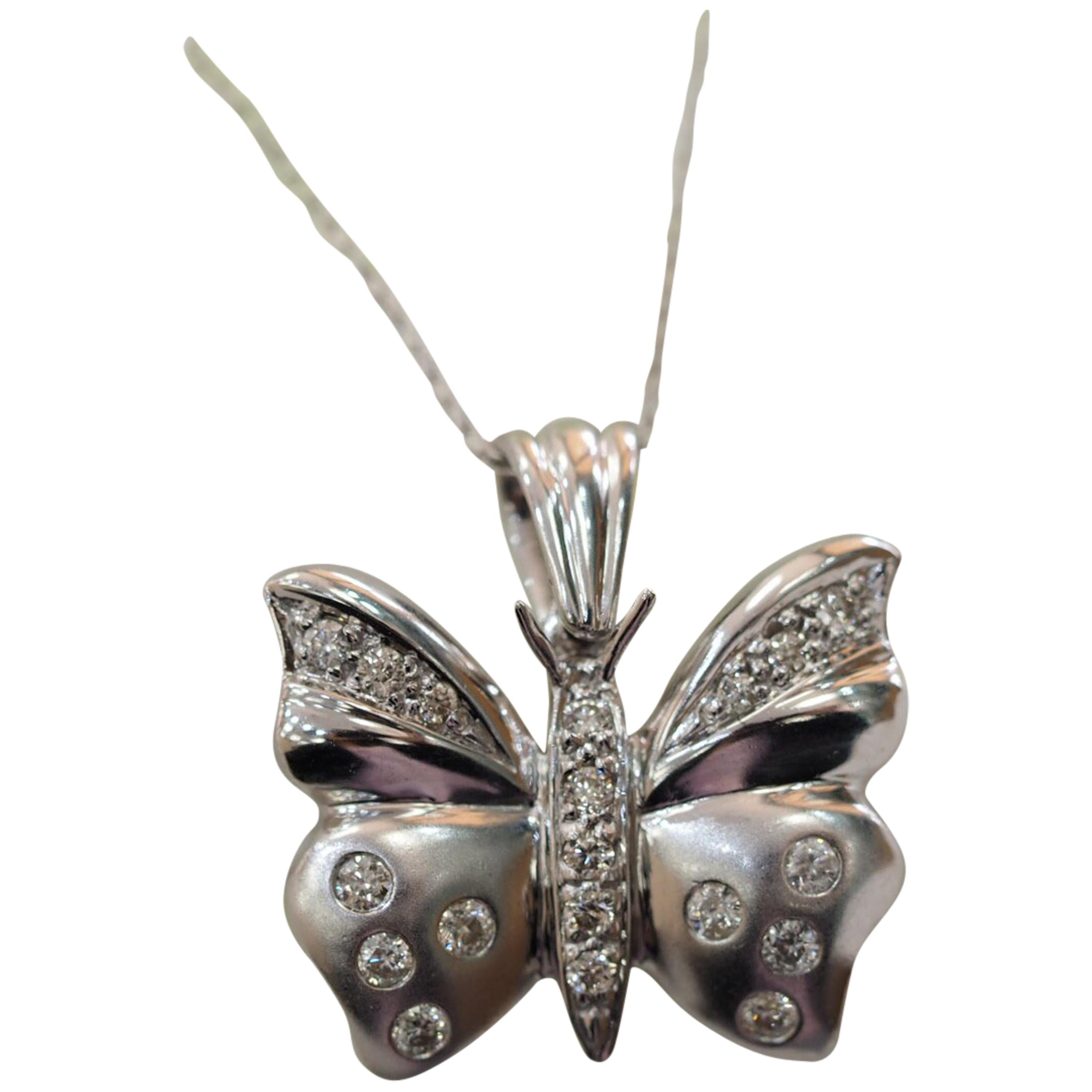 Collier pendentif papillon en diamants sur mesure en vente