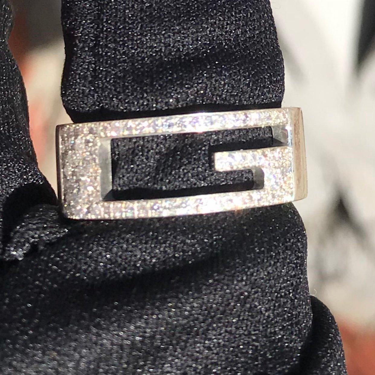 Maßgefertigter Diamant-Ringring Gucci G im Angebot 2