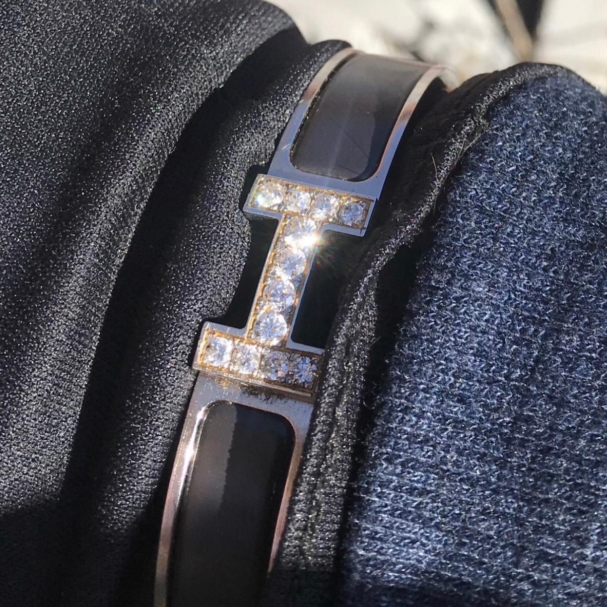 Taille ronde Bracelet en diamant Hermes Clic H émaillé GM France Noir en vente