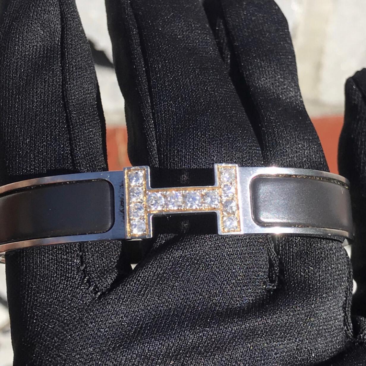 Maßgefertigter Diamant Hermes Clic H Emaille-Armreif GM France Schwarz im Zustand „Gut“ im Angebot in New York, NY