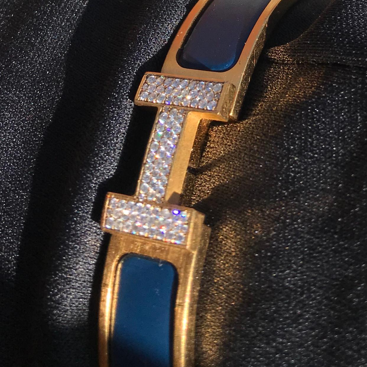 Maßgefertigtes Diamant-Armband Hermes Clic H aus Emaille GM Frankreich (Rundschliff) im Angebot
