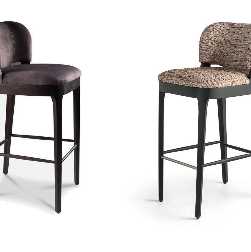 Velluto Sedia da pranzo personalizzata in pelle color taupe e struttura in Oak nero in vendita