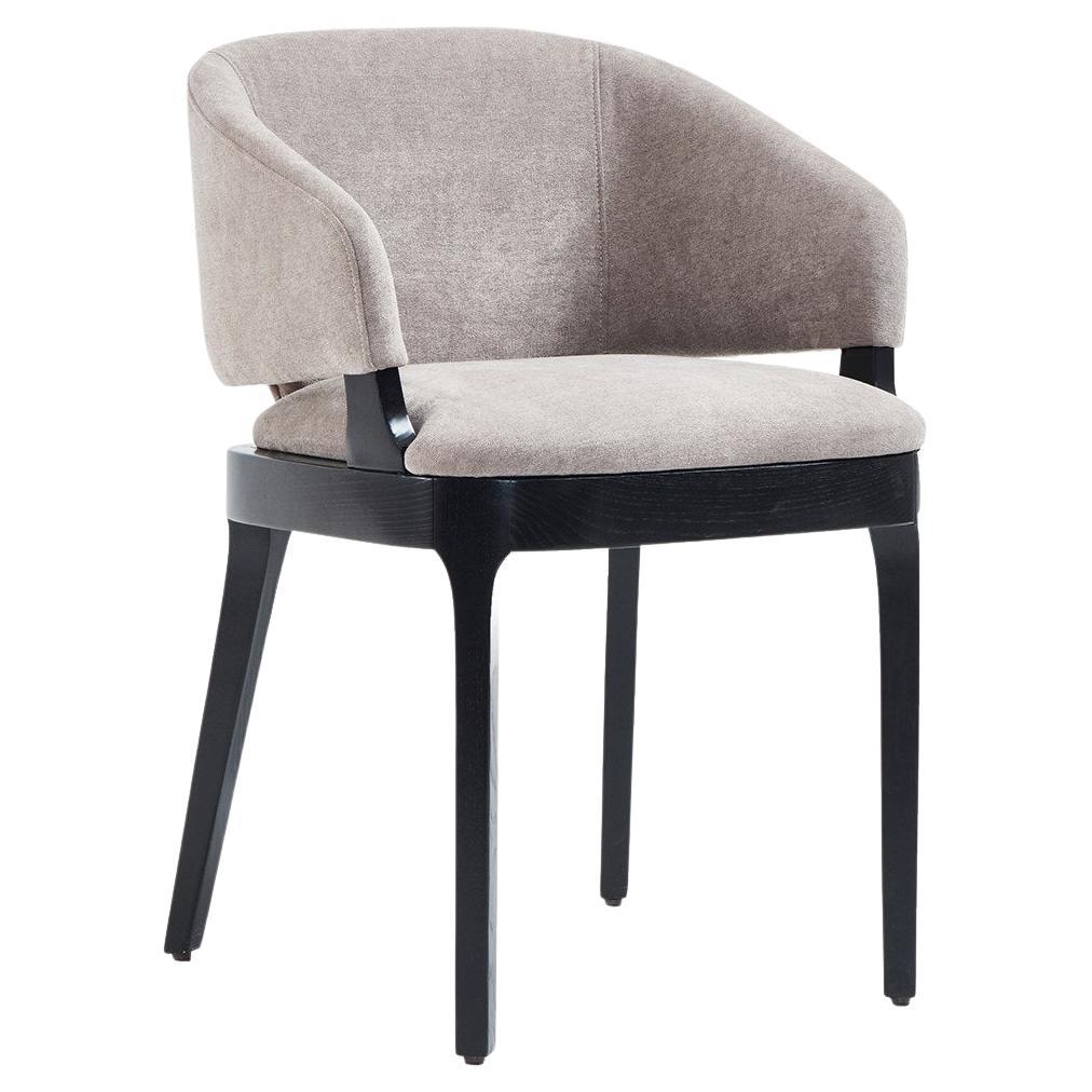 Sedia da pranzo personalizzata in pelle color taupe e struttura in Oak nero in vendita 1