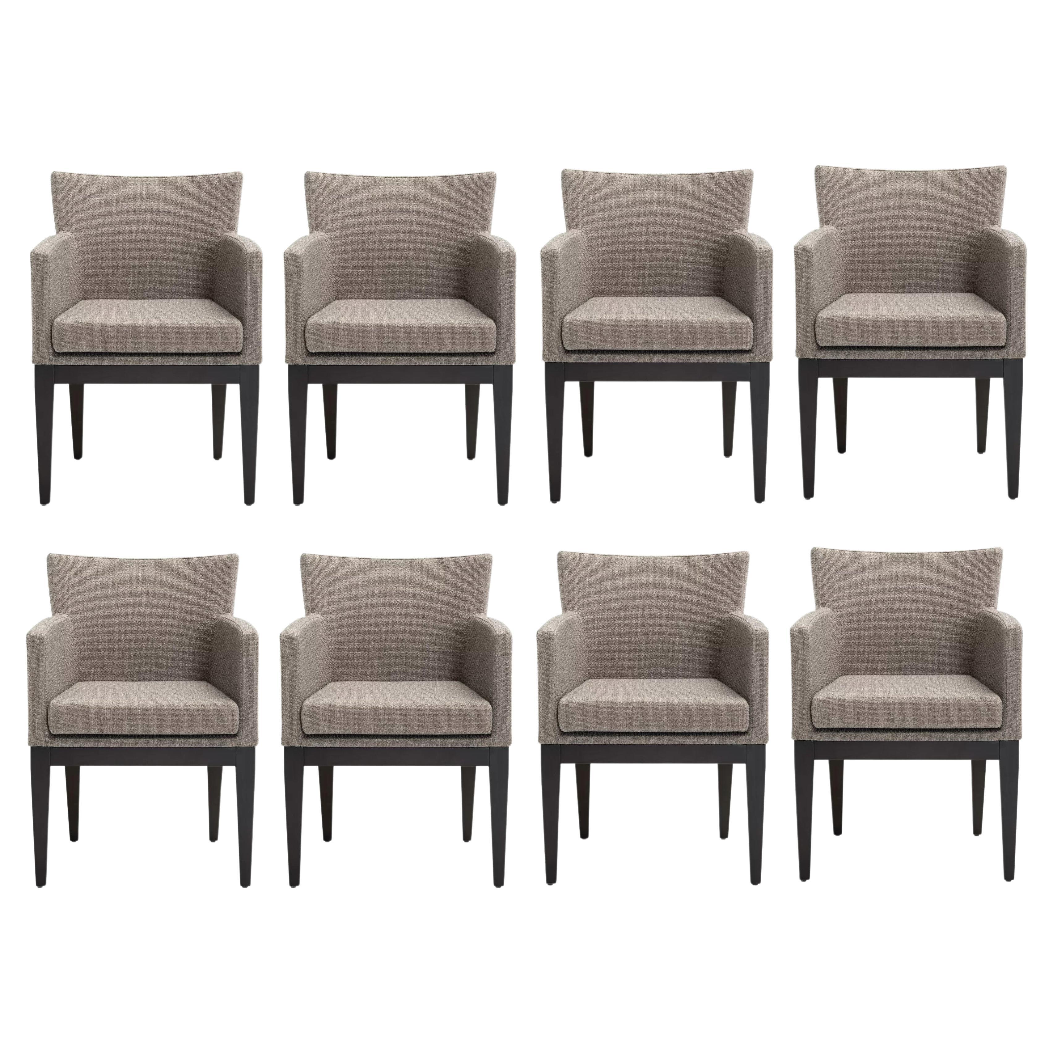 Poltrona imbottita dallo stile classico. Il corpo di dimensioni contenute e le linee rette conferiscono al prodotto un aspetto sobrio, misurato ed elegante.
Un classico contemporaneo, molto versatile per una moltitudine di spazi. È ideale per i