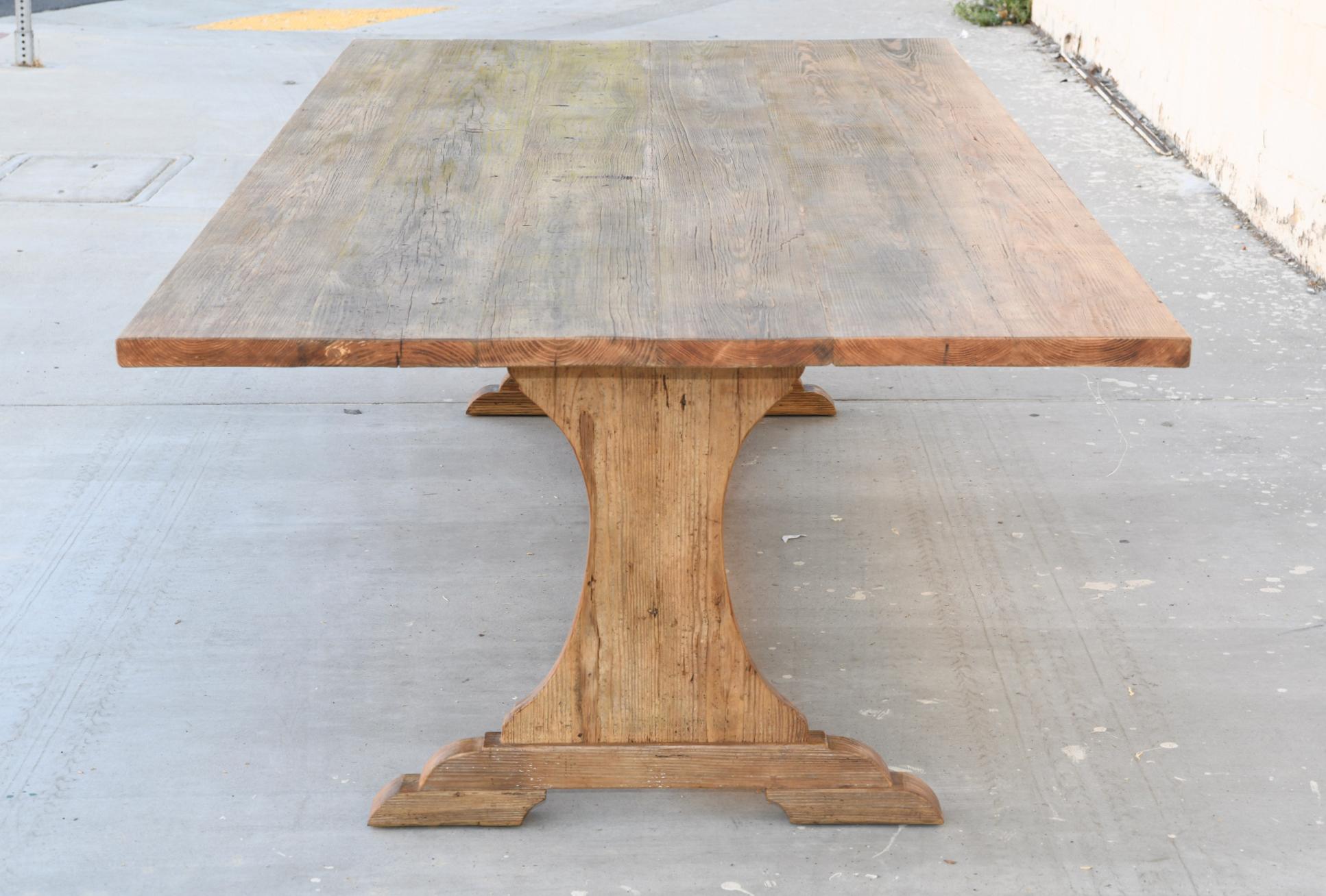 American Craftsman Table de salle à manger Carina fabriquée en pin récupéré (sur mesure) en vente