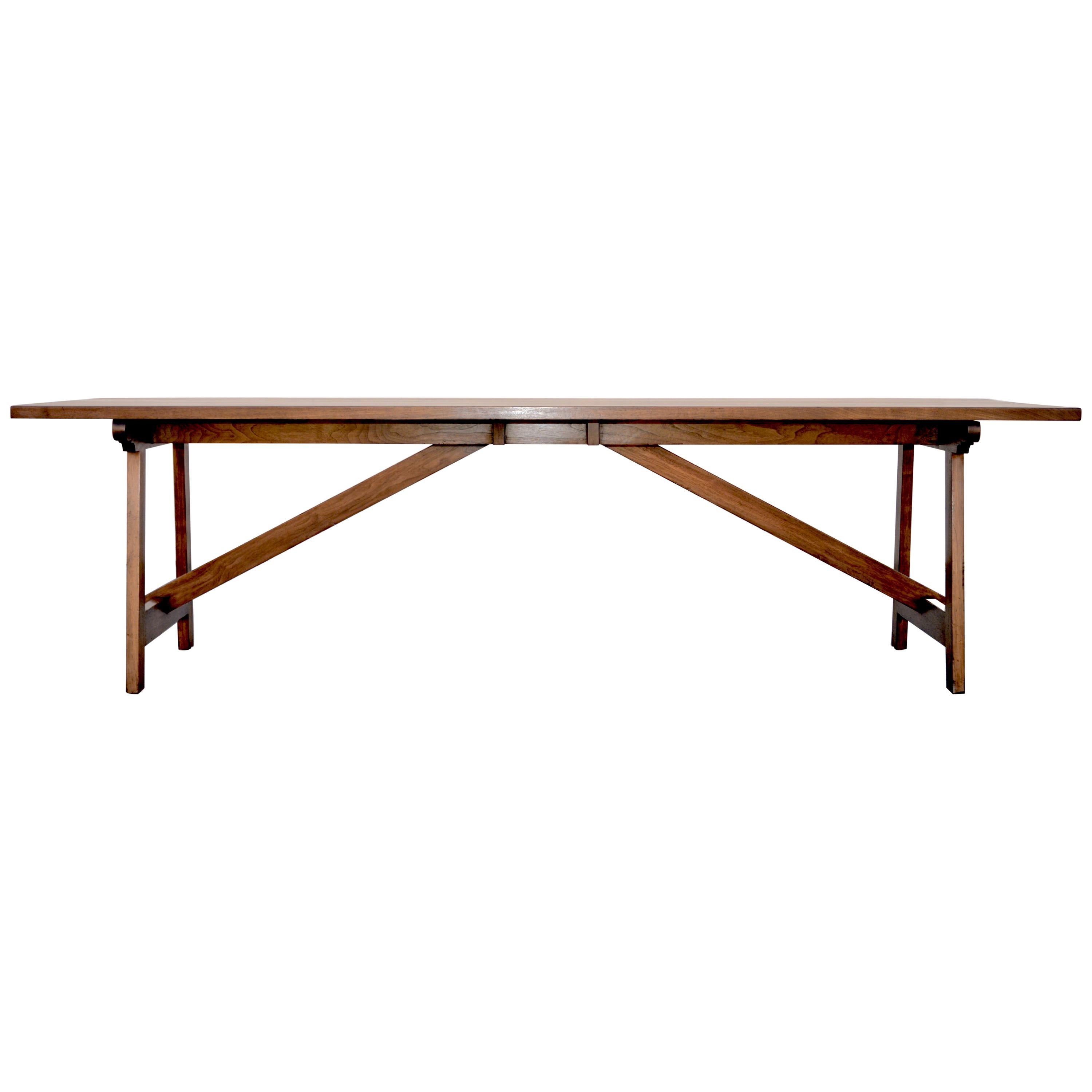 Table de salle à manger Calla en noyer, fabriquée sur mesure par Petersen Antiques en vente