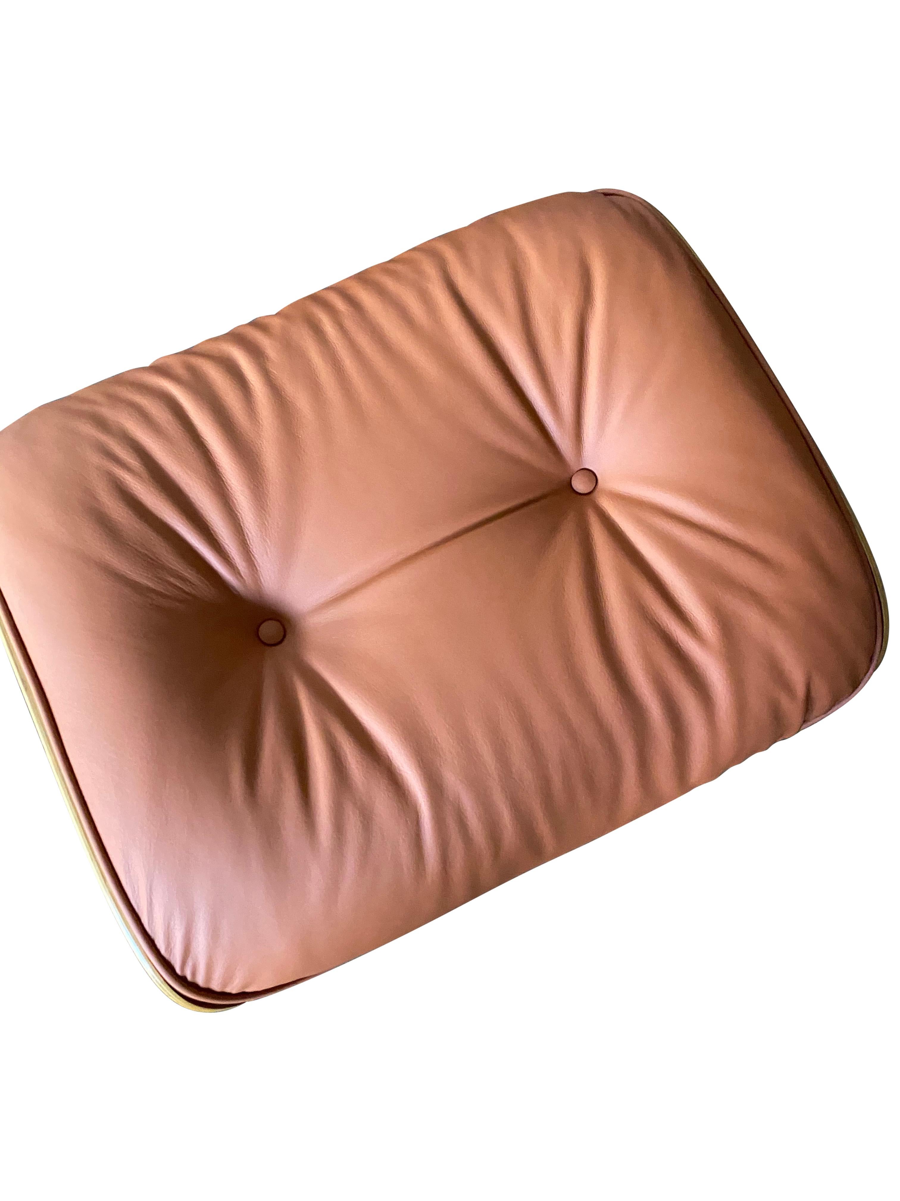 Custom Eames Lounge Chair and Ottoman in Burnt Orangr In Good Condition In Brooklyn, NY