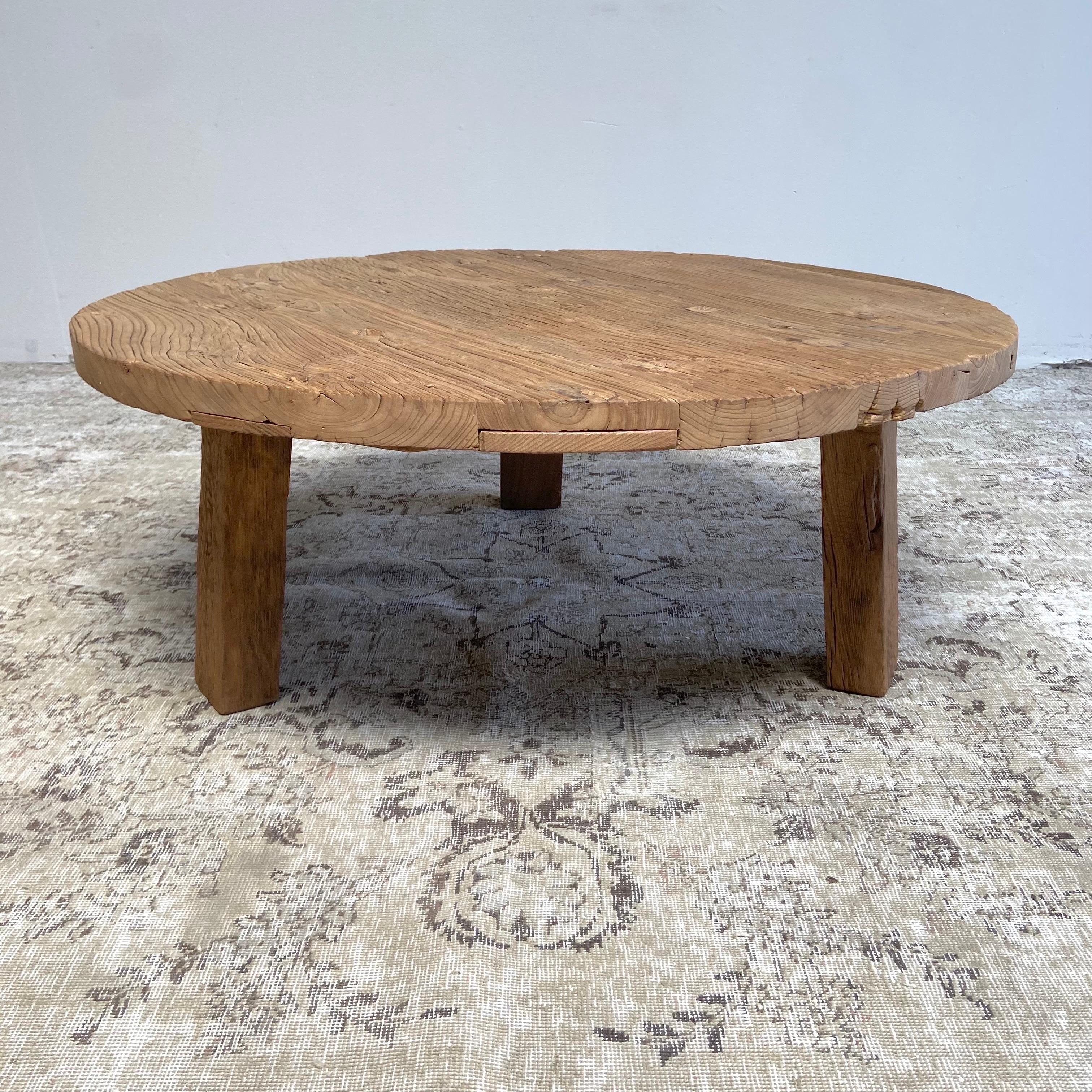 Custom Elm Wood Round Tri - Leg Coffee Table In Good Condition In Brea, CA