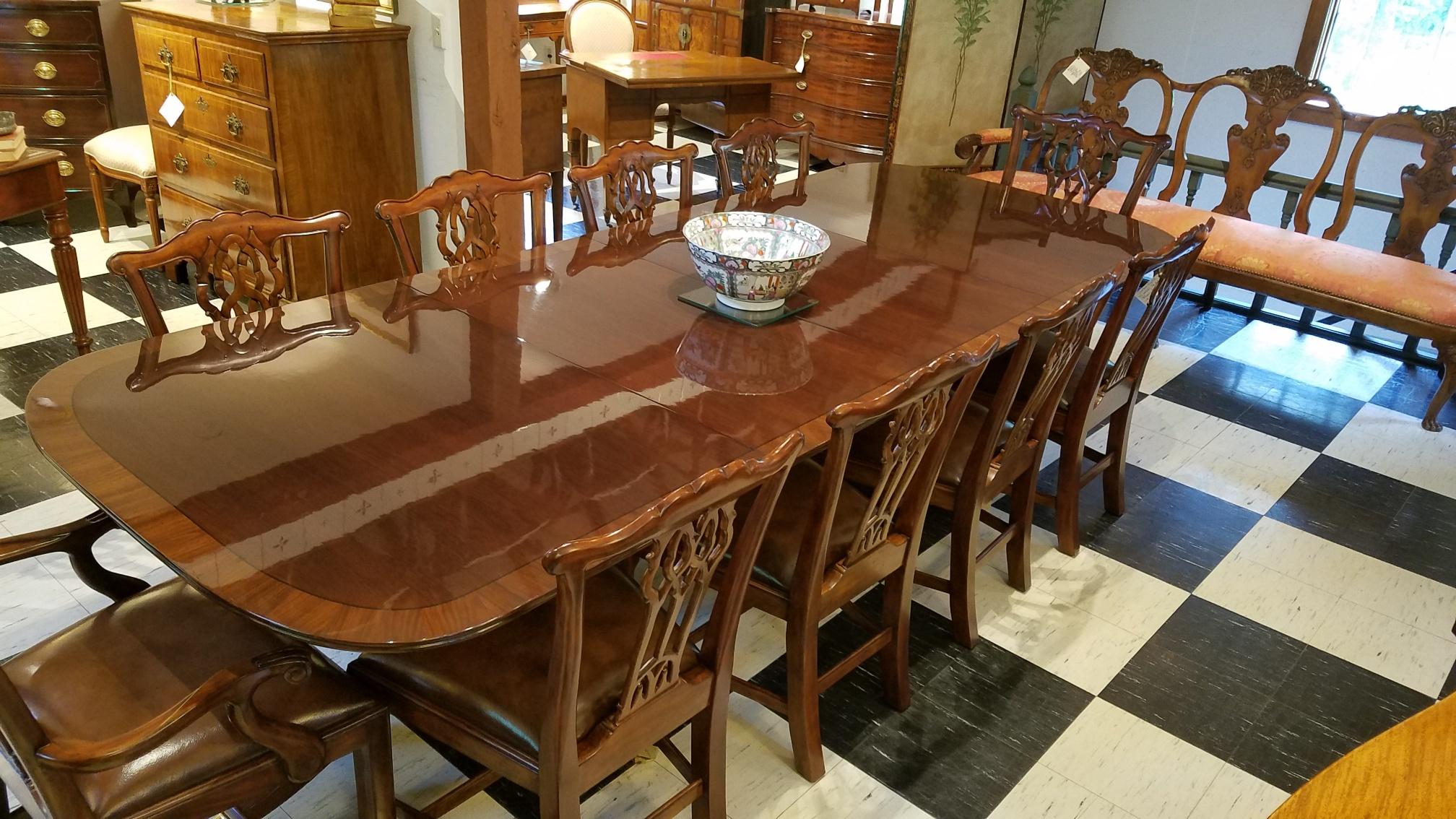 Custom English Mahogany Dining Table with Rosewood Banding For Sale 3