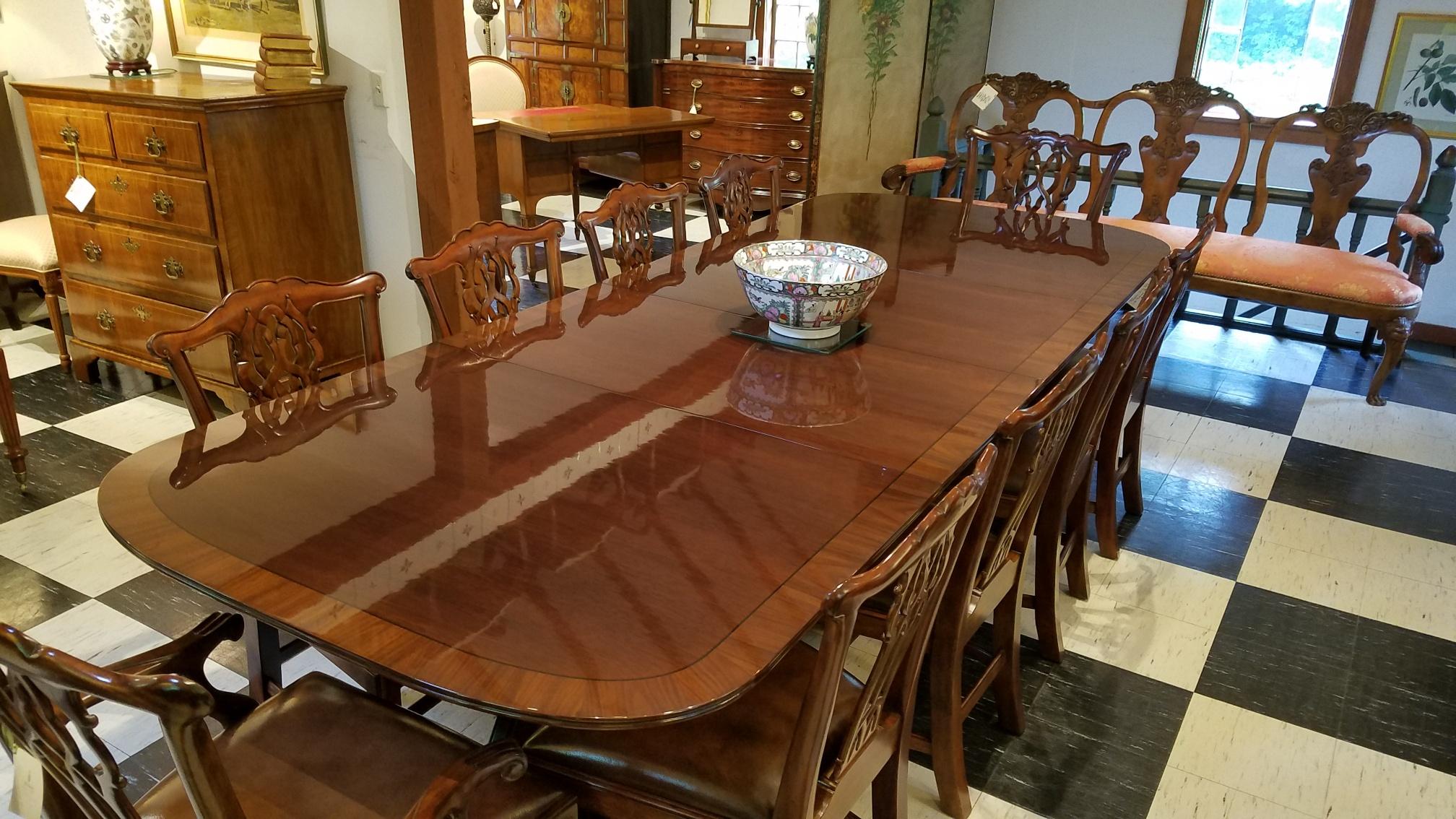 Custom, English Mahogany Dining Table with Rosewood Banding In Excellent Condition In Woodbury, CT
