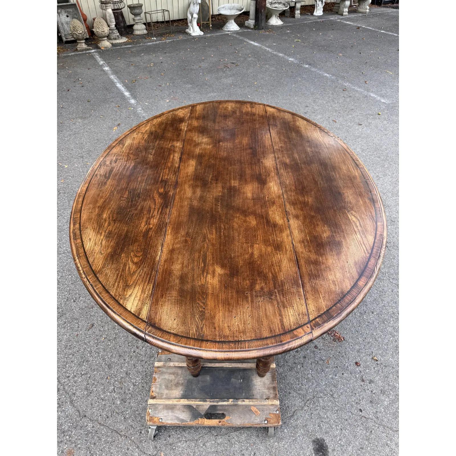 Table de salle à manger ovale anglaise sur mesure en vente 1