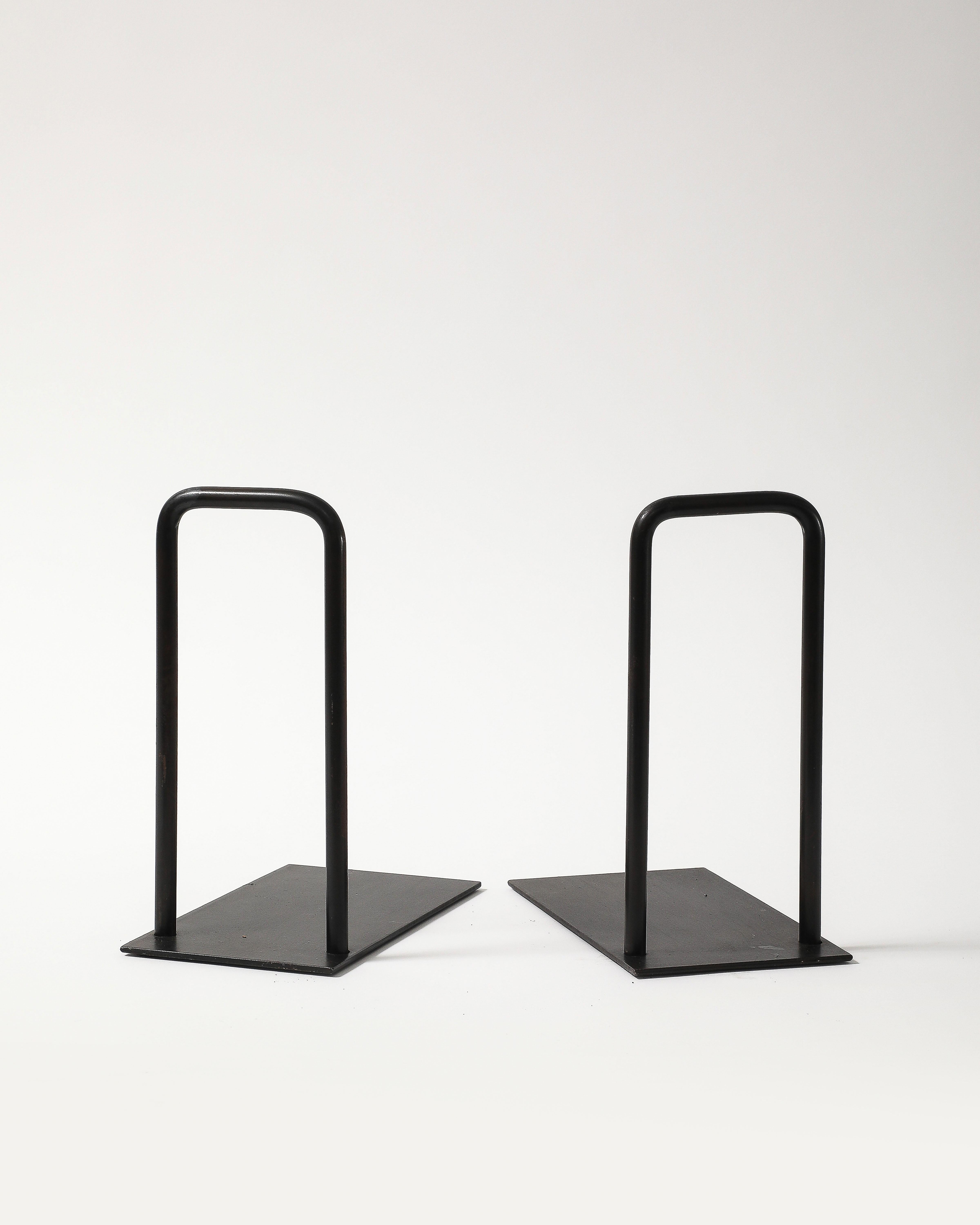 Sujetalibros de acero fabricados a medida, firmados por el artista Acero en venta