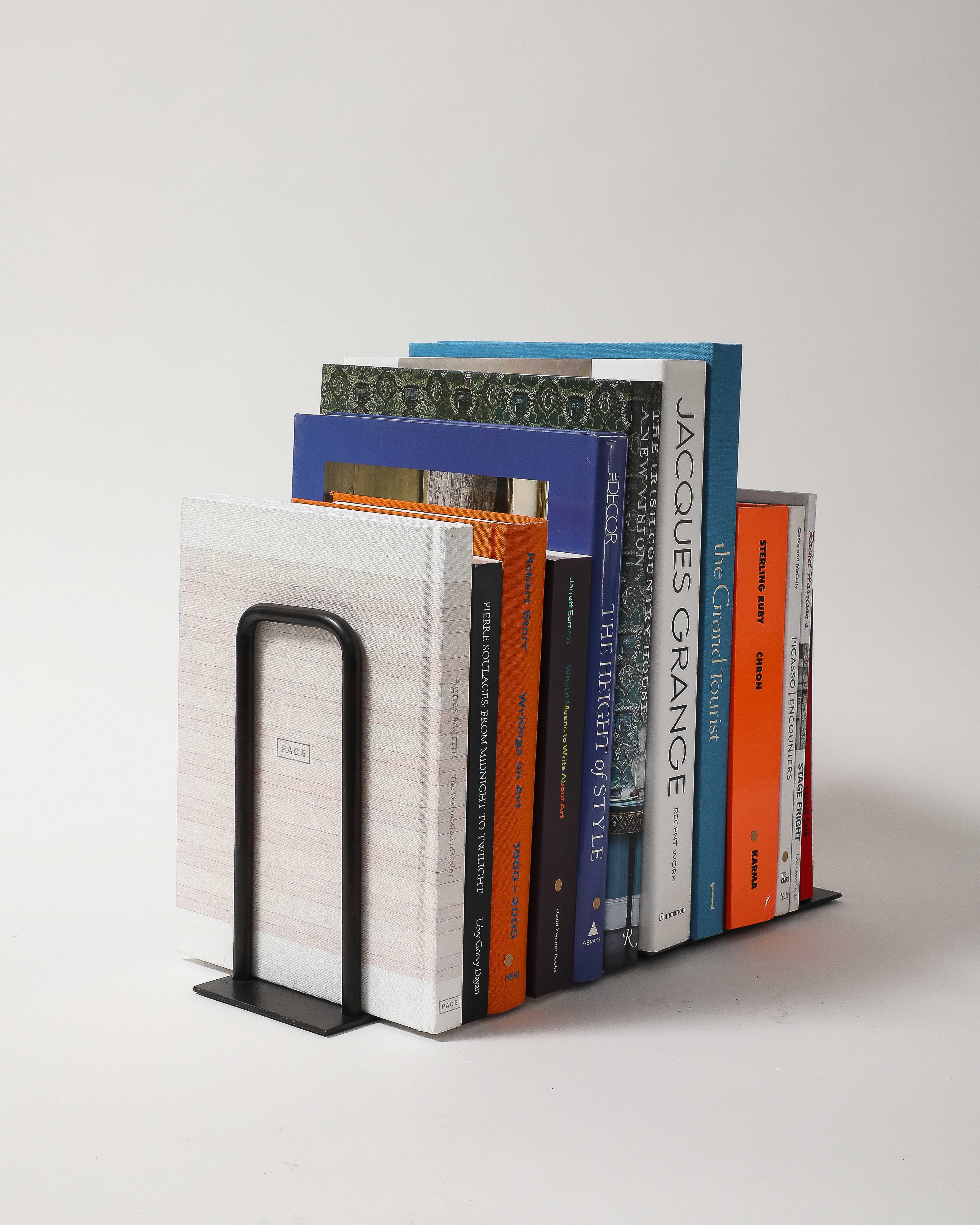 Sujetalibros de acero fabricados a medida, firmados por el artista en venta 4