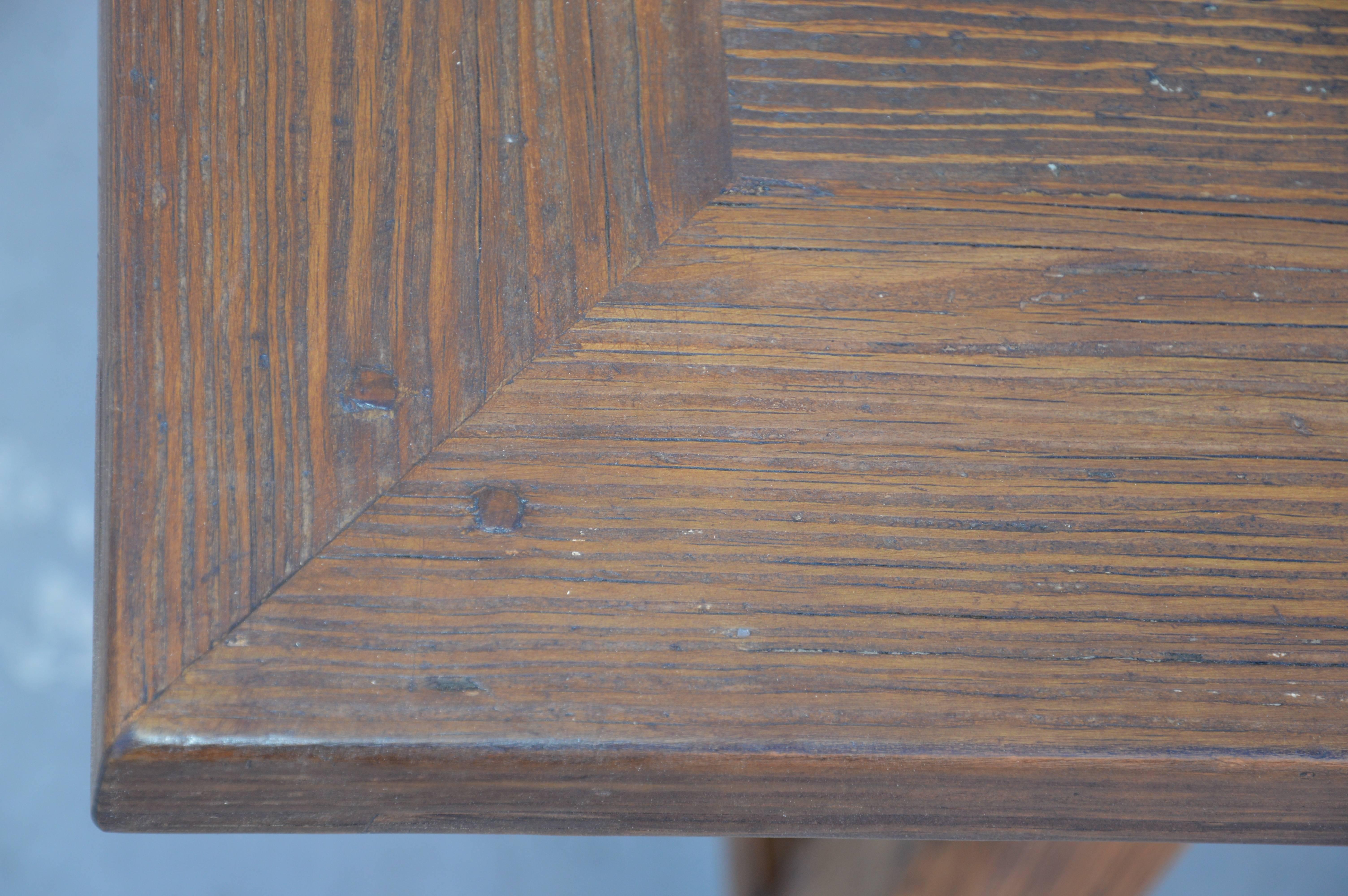 Tavolo da fattoria personalizzato in legno di recupero, costruito su misura da Petersen Antiques in vendita 2