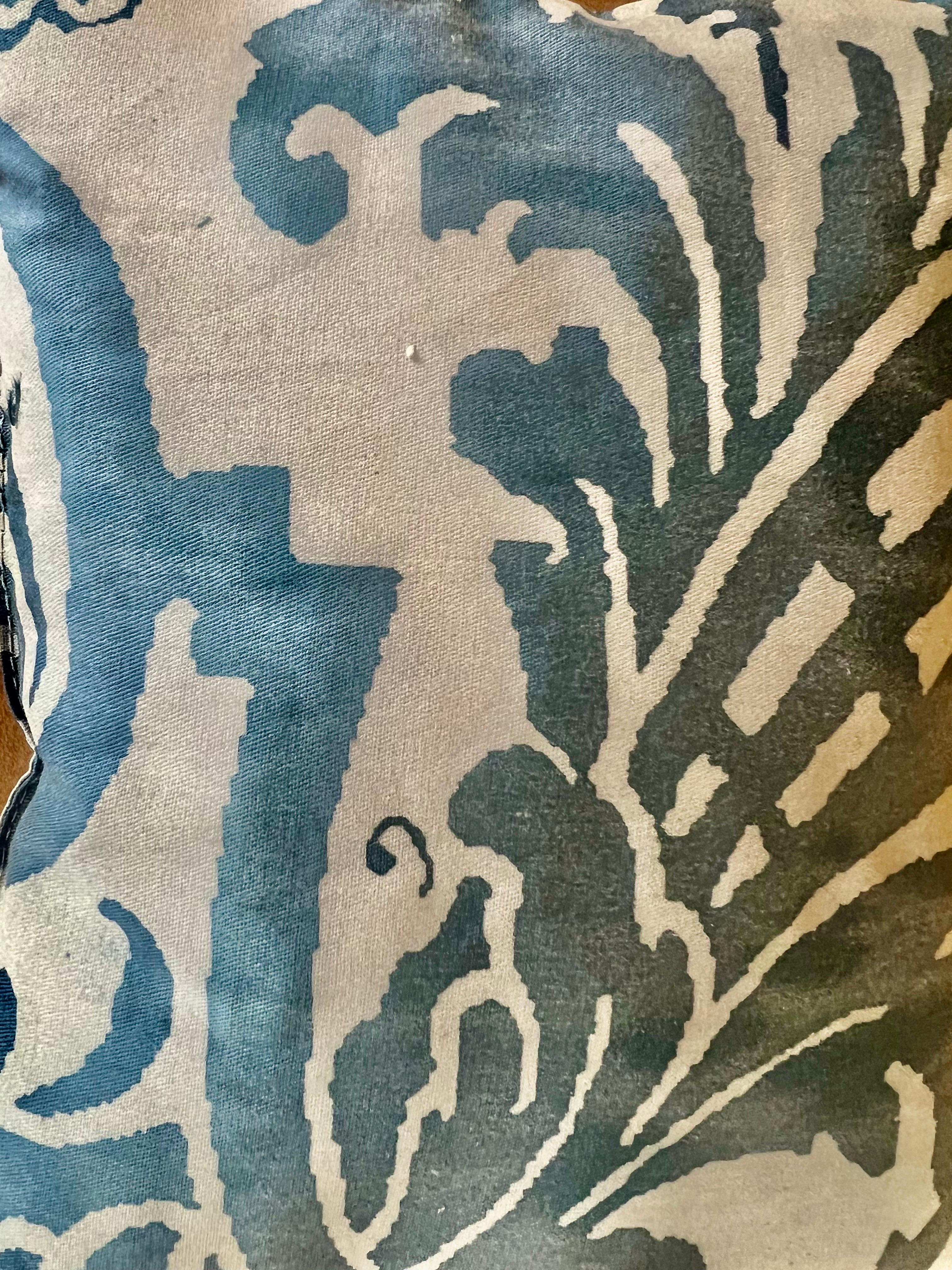 Fortuny textile sachet filled with lavender, featuring a vibrant shade of blue with swirling acanthus leaves on a white background. The design showcases both the vibrancy and elegance of the fabric.
