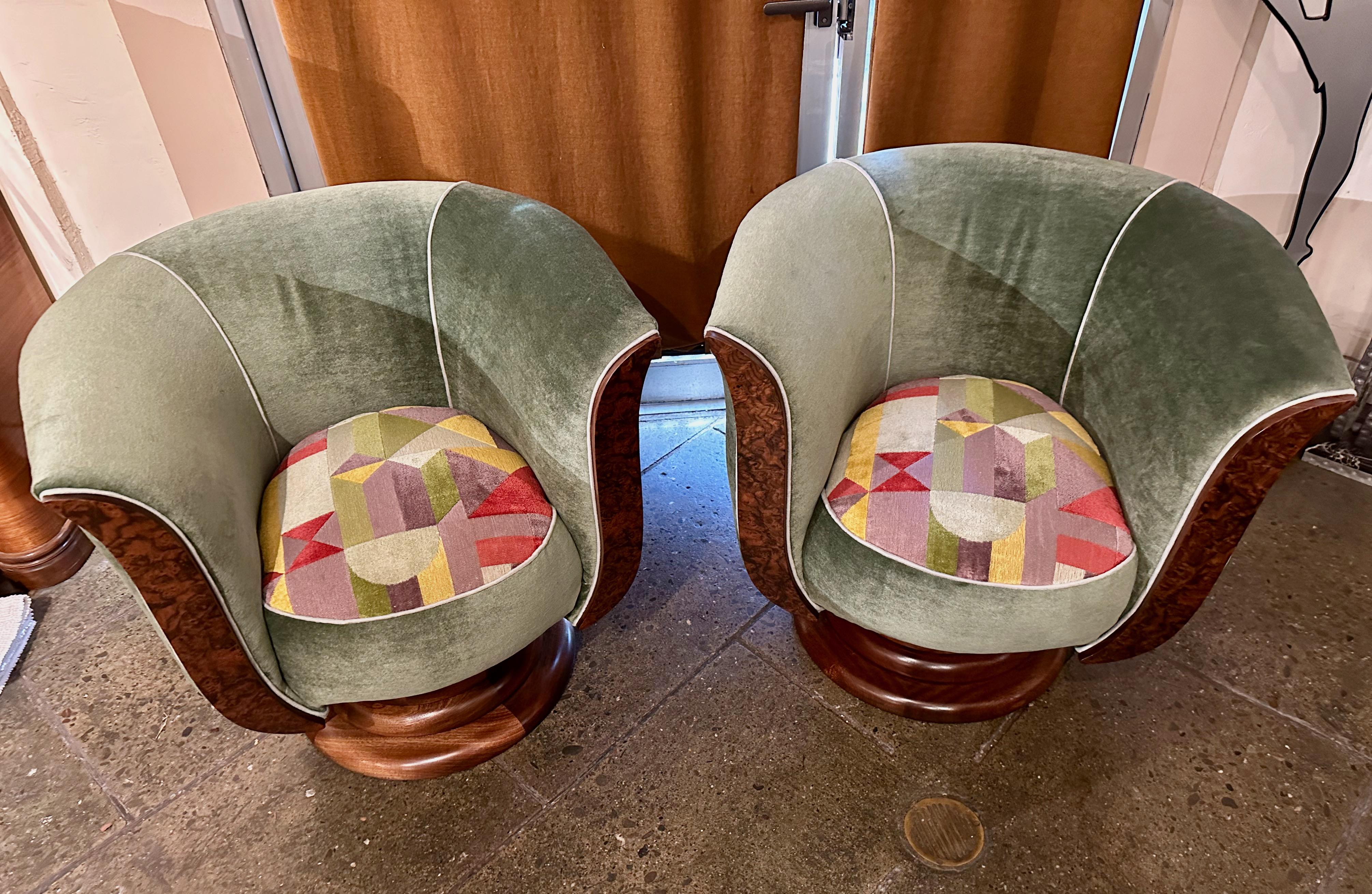 Les fauteuils club pivotants Art déco sont de retour. C'est une chaise que nous promouvons depuis des années. À l'origine, nous les avons achetés en France (l'histoire veut qu'ils sortent d'un hôtel). Nous avons apporté quelques modifications, et