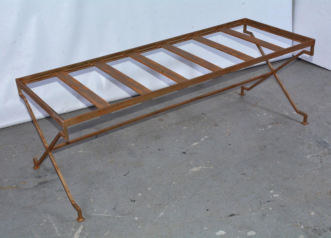 Hollywood Regency Cadre de banc ou base de table basse en fer forgé doré sur mesure en vente
