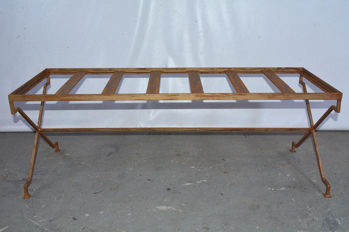 Américain Cadre de banc ou base de table basse en fer forgé doré sur mesure en vente