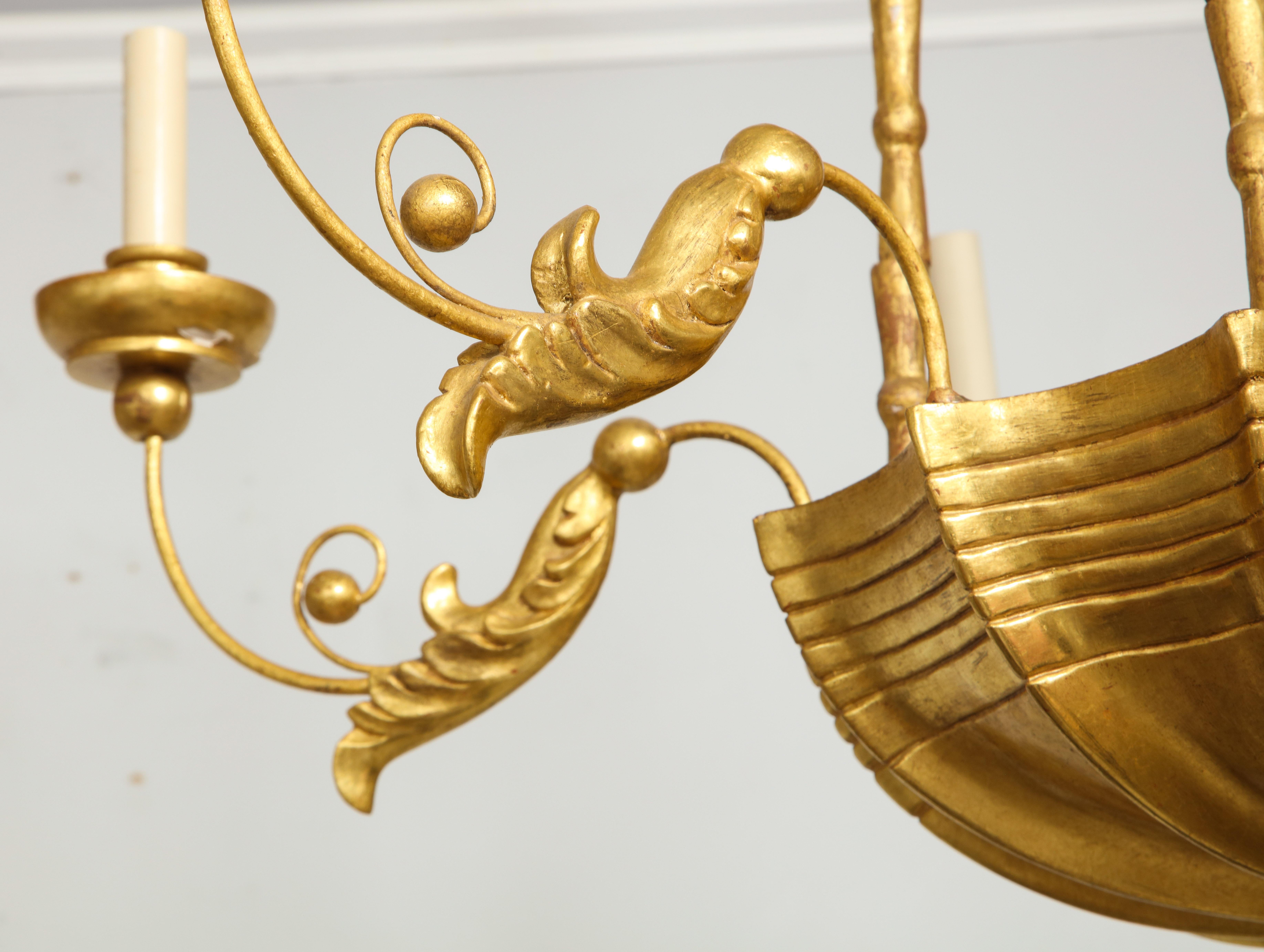 Lampadario personalizzato in legno dorato intagliato a mano in stile neoclassico in vendita 1