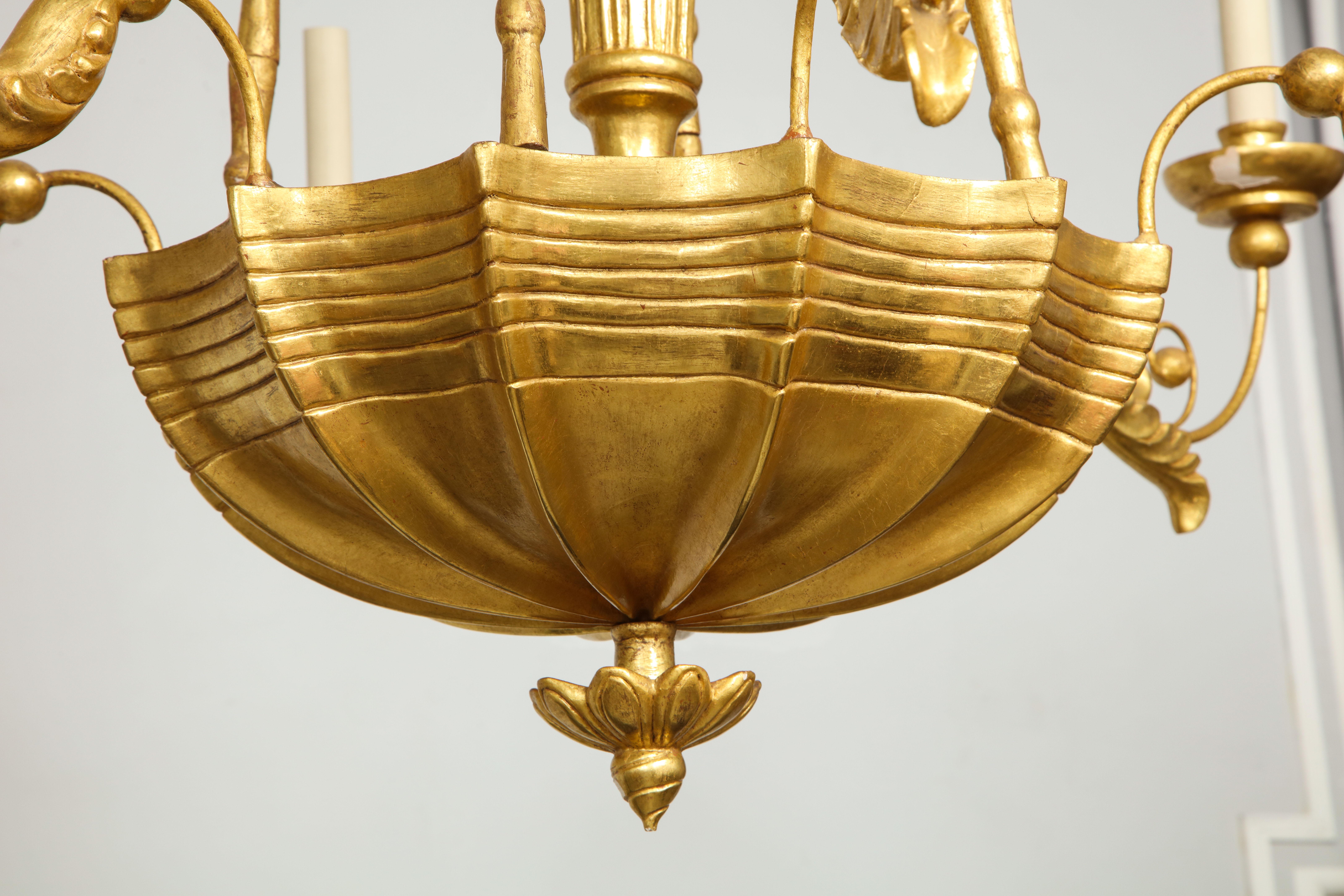 Lampadario personalizzato in legno dorato intagliato a mano in stile neoclassico in vendita 5