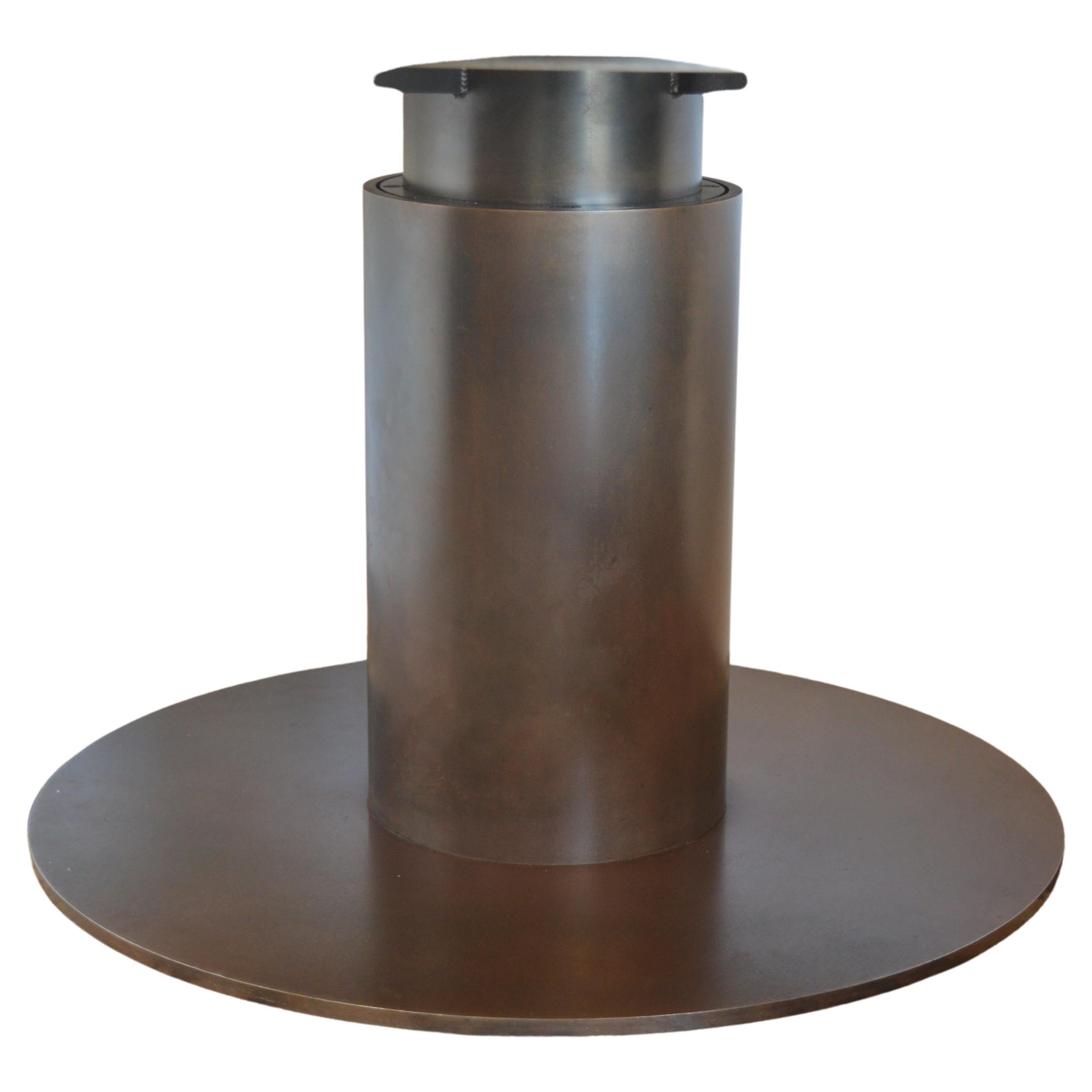 Maßgefertigter Granit-Cocktailtisch mit Metallsockel (Moderne) im Angebot