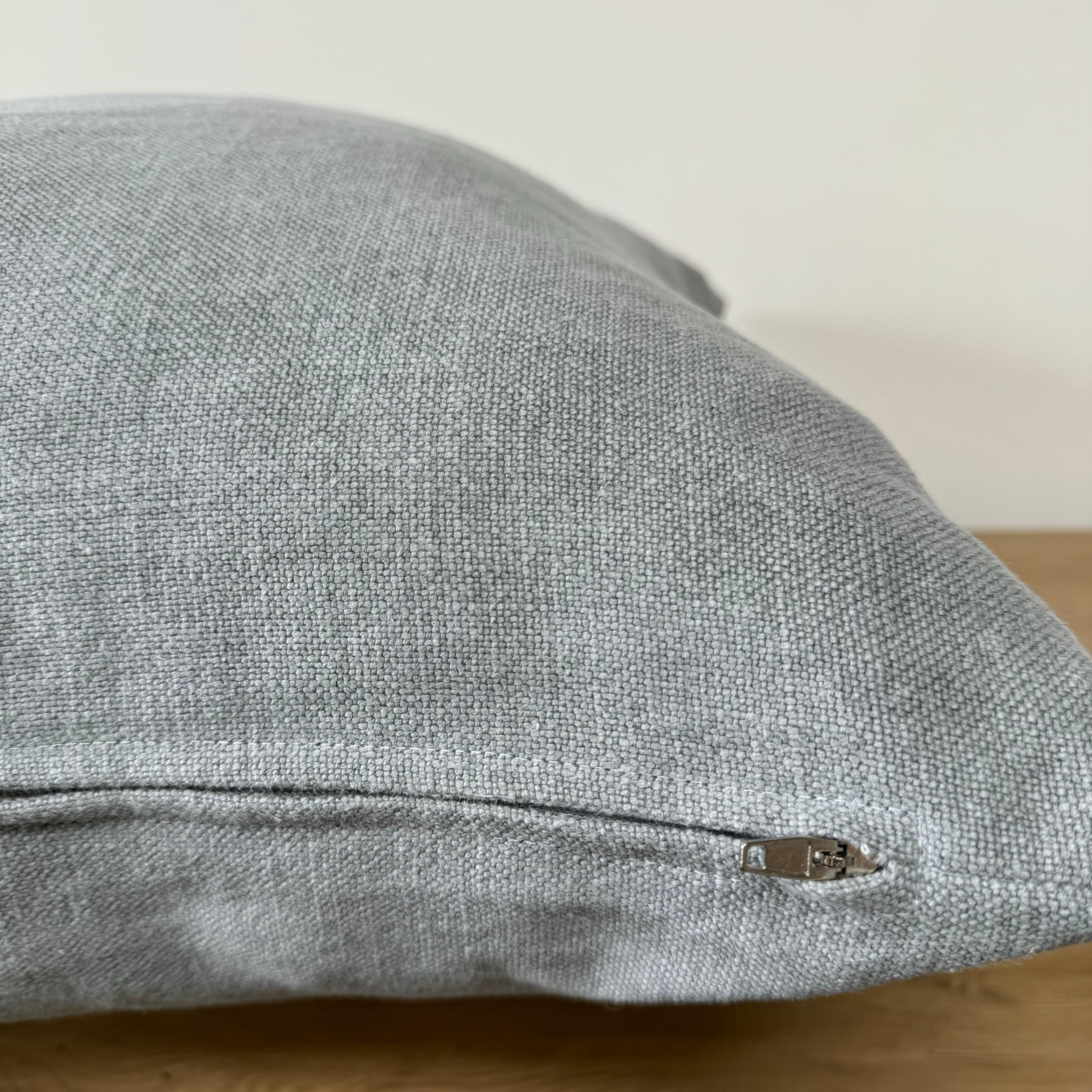 Individuelles graues Stone Washed Leinen-Kissen mit Daunen-Feder-Einsatz im Angebot 2