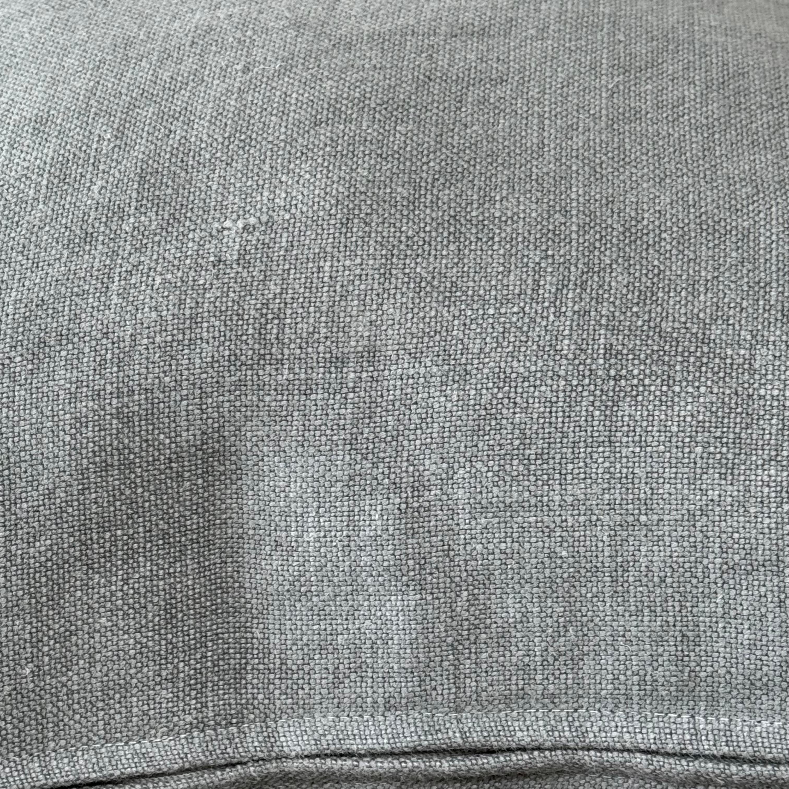 Individuelles graues Stone Washed Leinen-Kissen mit Daunen-Feder-Einsatz im Angebot 3