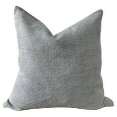 Coussin en lin lavé à la pierre grise sur mesure avec insert de plumes de duvet