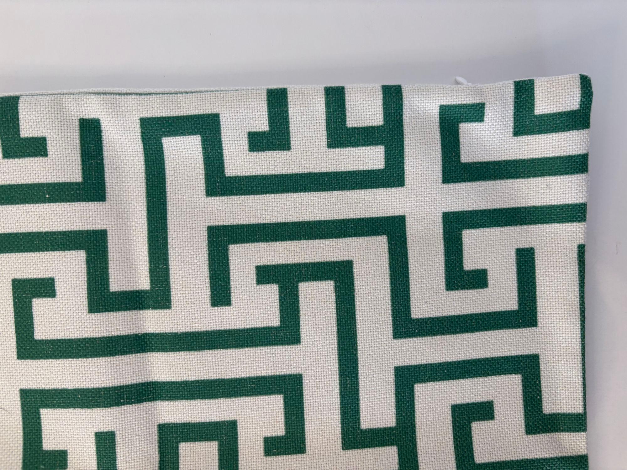 Custom Green and White Ming Trail Decorative Linen Throw Pillow Cover In condizioni ottime in vendita a North Hollywood, CA