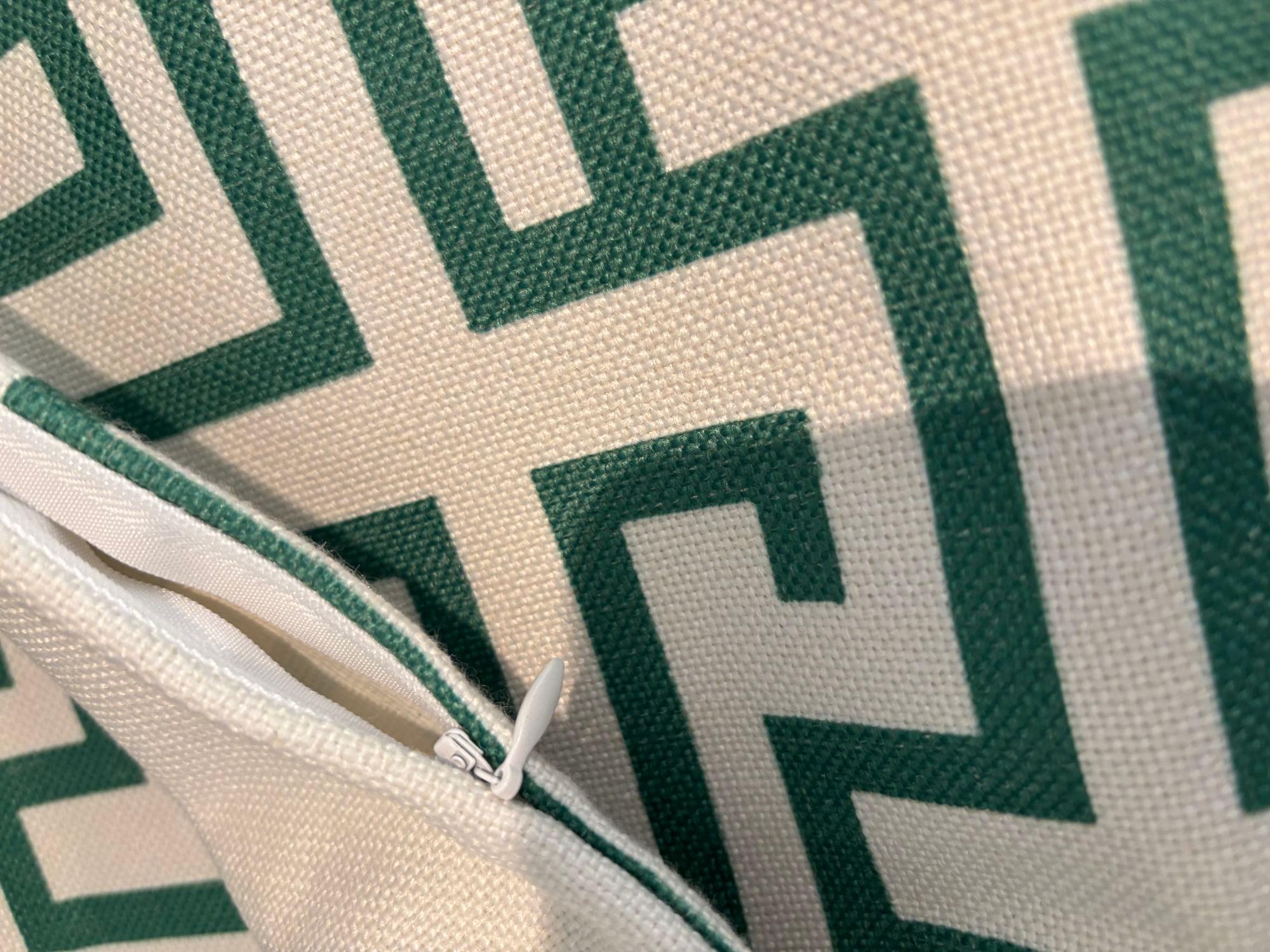 Lino Custom Green and White Ming Trail Decorative Linen Throw Pillow Cover in vendita