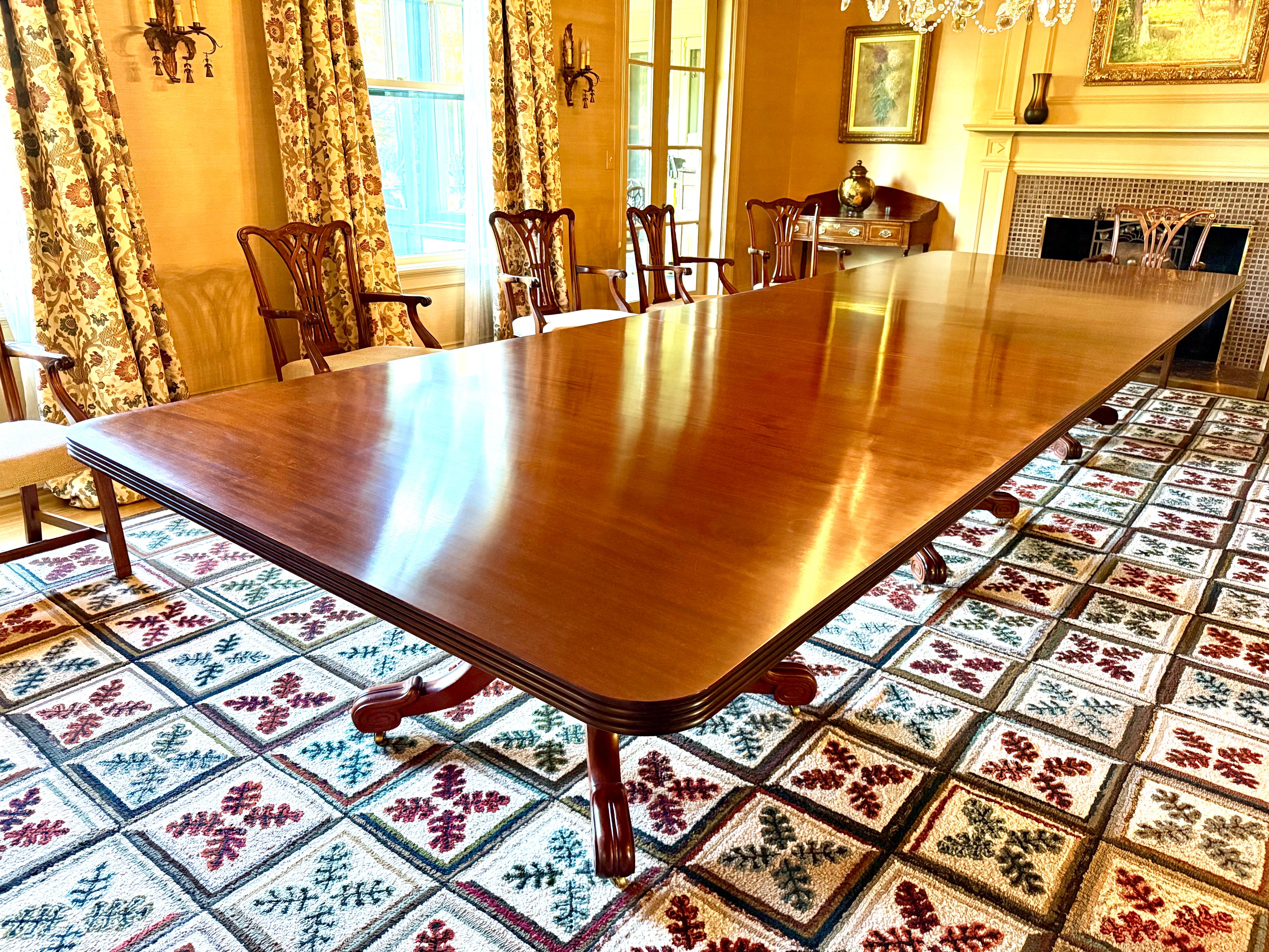 Custom Hand Crafted Federal Style Mahogany Triple Pedestal 15 Ft.Dining Table en vente 5