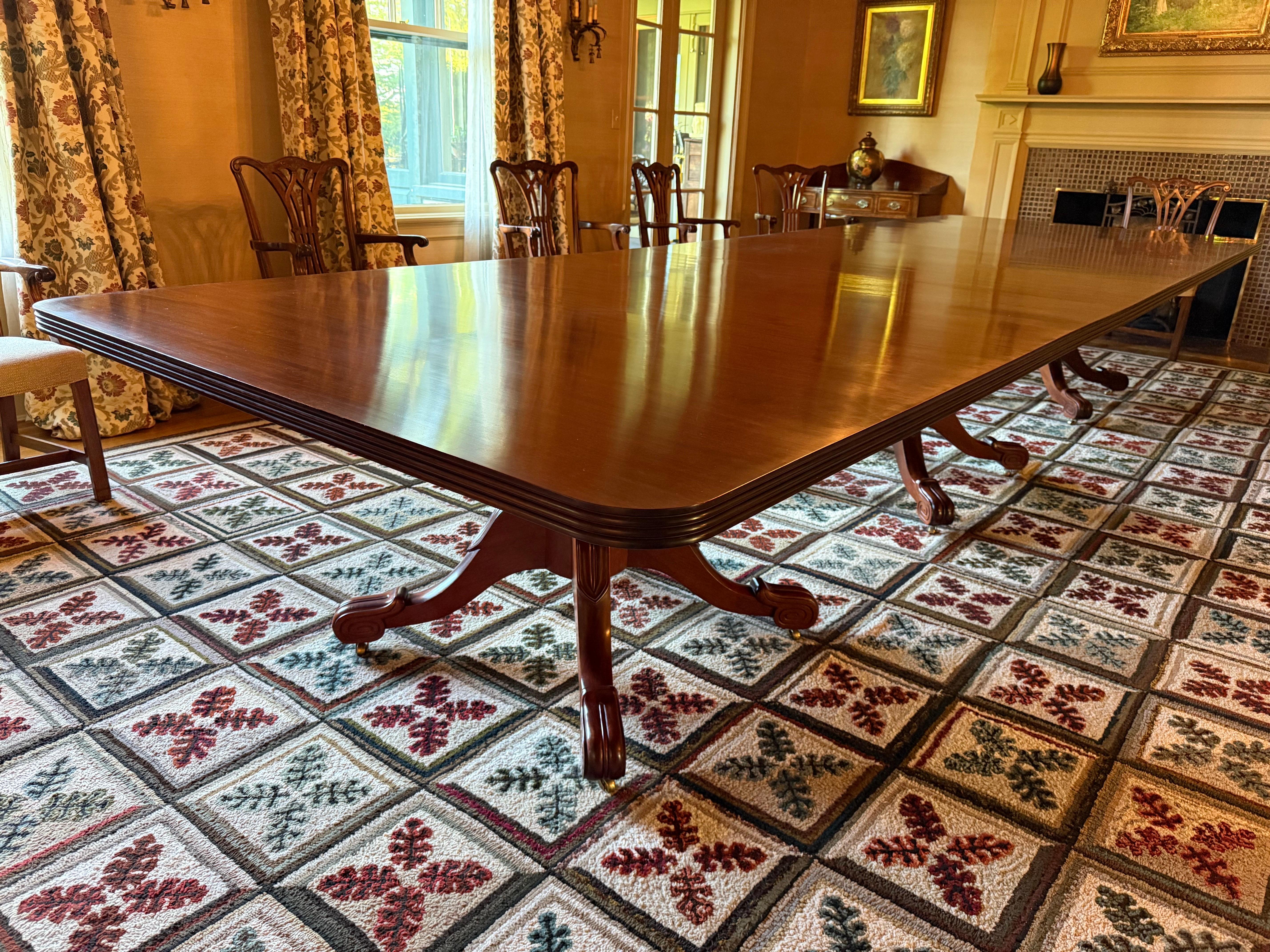 Custom Hand Crafted Federal Style Mahogany Triple Pedestal 15 Ft.Dining Table en vente 1