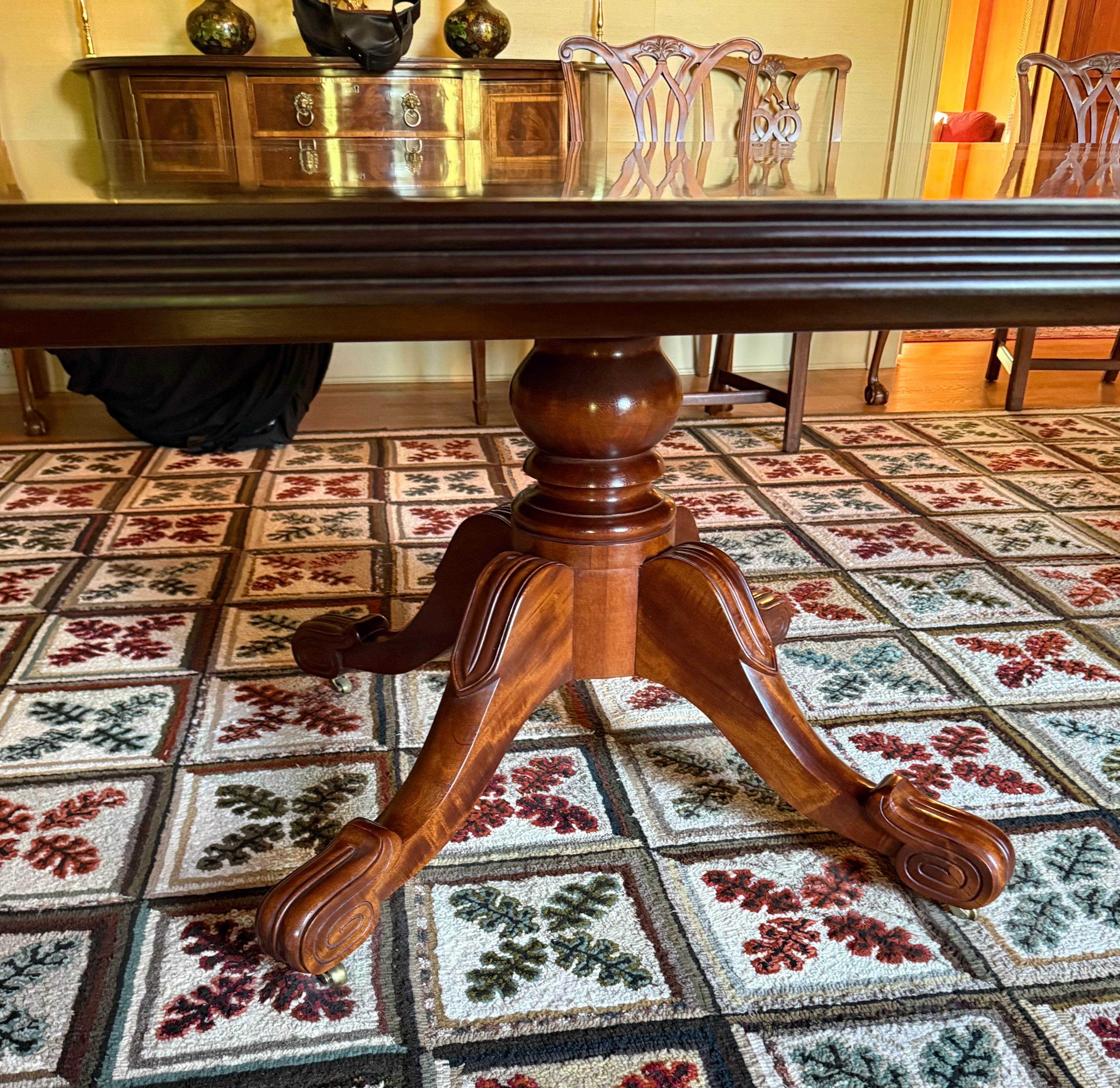 Custom Hand Crafted Federal Style Mahogany Triple Pedestal 15 Ft.Dining Table en vente 3