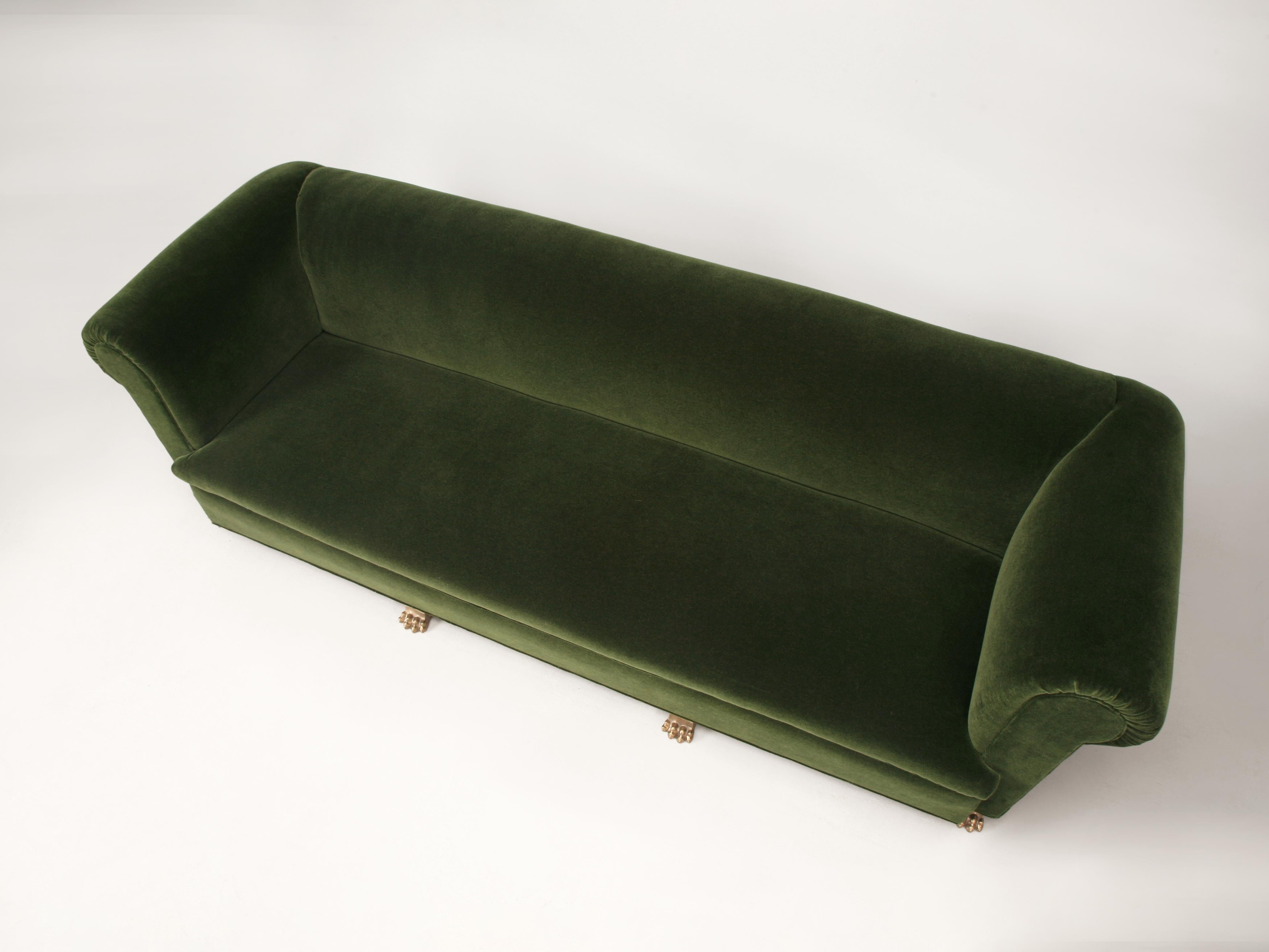 Maßgefertigtes handgefertigtes Sofa in jeder Dimension, Messing mit Löwentatzenfüßen, mit Pferdehaar, Baumwolle (amerikanisch) im Angebot
