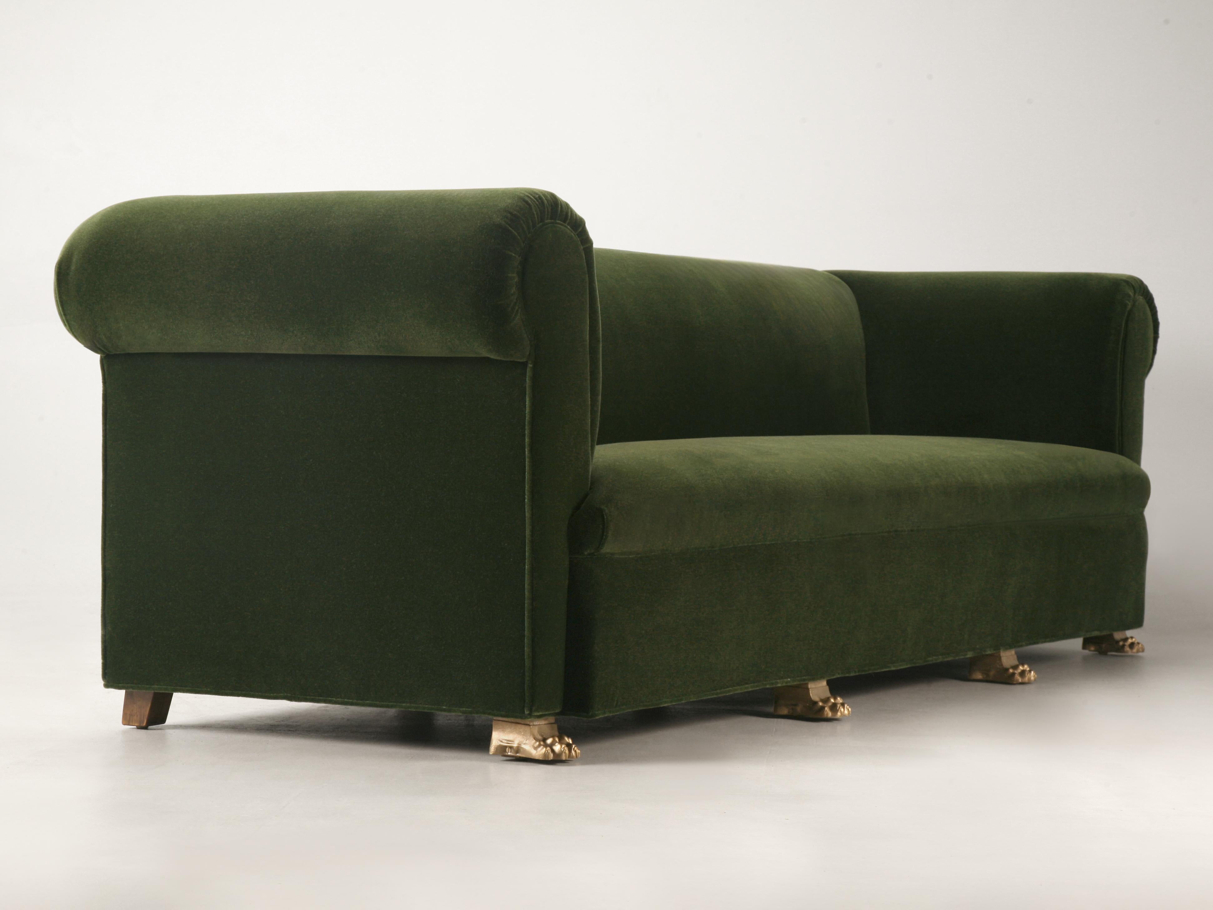Maßgefertigtes handgefertigtes Sofa in jeder Dimension, Messing mit Löwentatzenfüßen, mit Pferdehaar, Baumwolle (Chesterfield) im Angebot