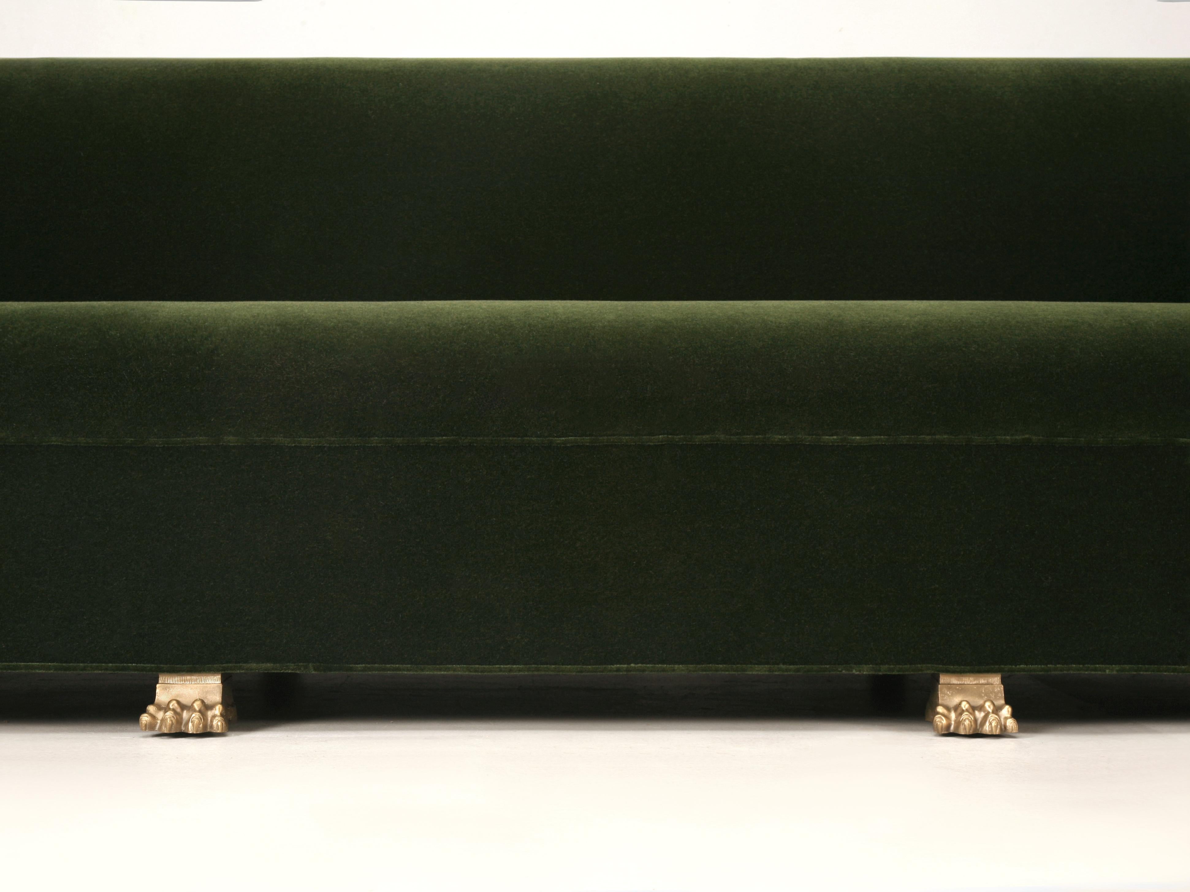 Maßgefertigtes handgefertigtes Sofa in jeder Dimension, Messing mit Löwentatzenfüßen, mit Pferdehaar, Baumwolle im Zustand „Neu“ im Angebot in Chicago, IL