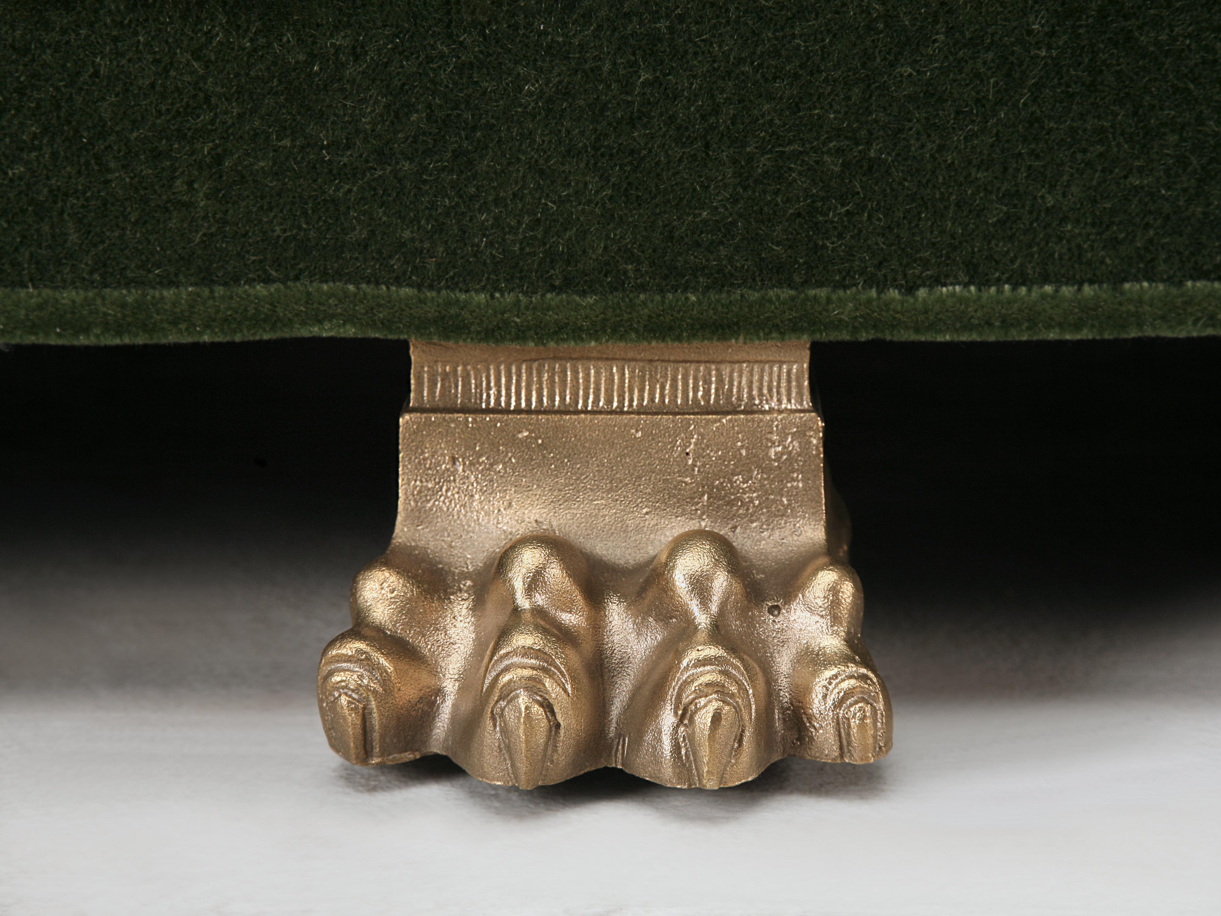 Maßgefertigtes handgefertigtes Sofa in jeder Dimension, Messing mit Löwentatzenfüßen, mit Pferdehaar, Baumwolle (21. Jahrhundert und zeitgenössisch) im Angebot