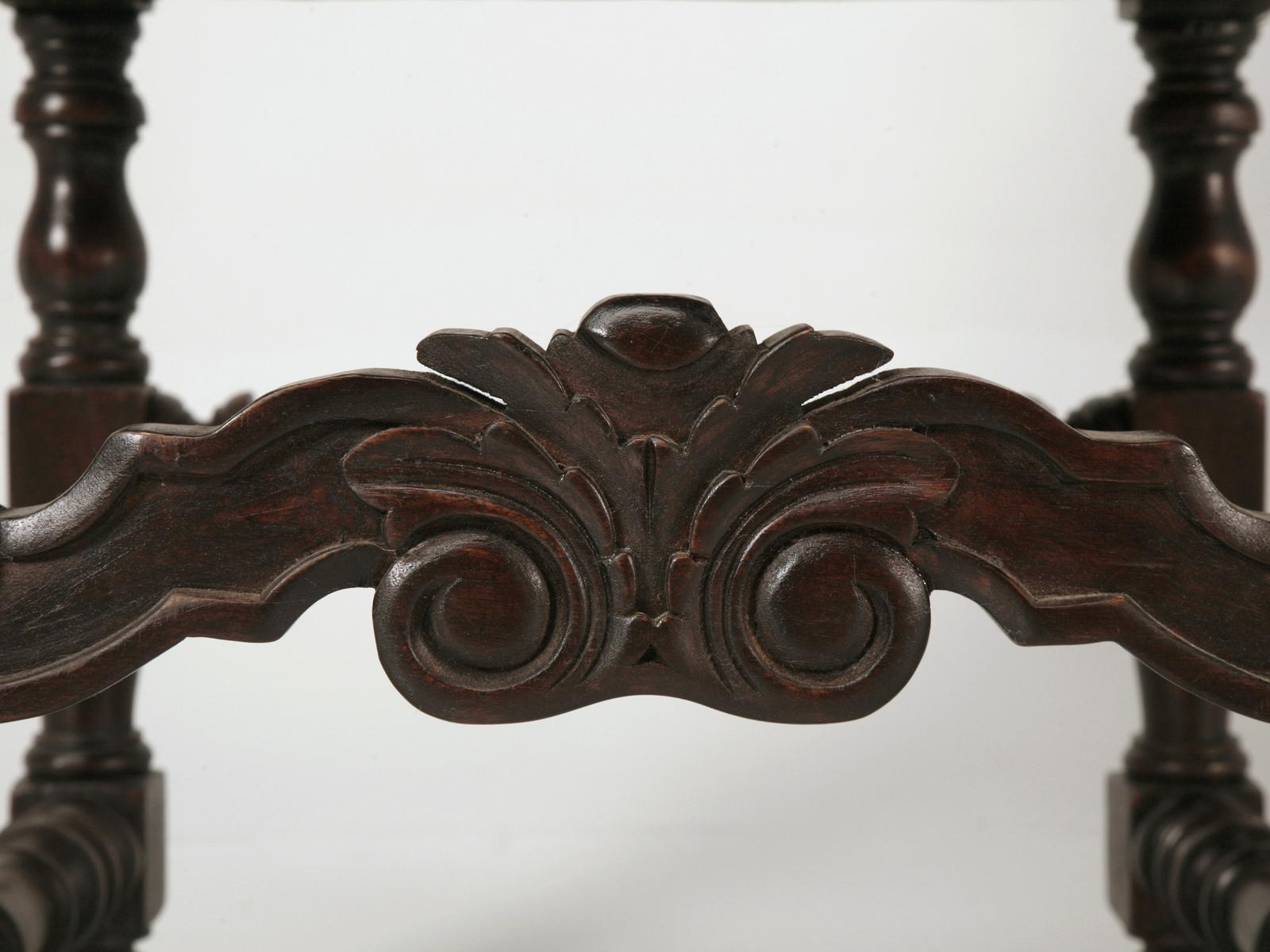 Cuir Chaises d'appoint en cuir ouvragé faites à la main sur mesure de style espagnol, sur commande spéciale uniquement en vente