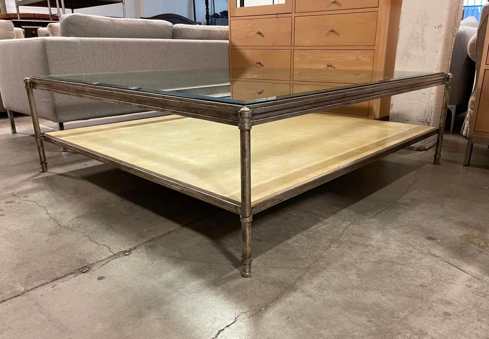 Moderne HOLLY HUNT Table Cocktail D'Orsay sur mesure en vente