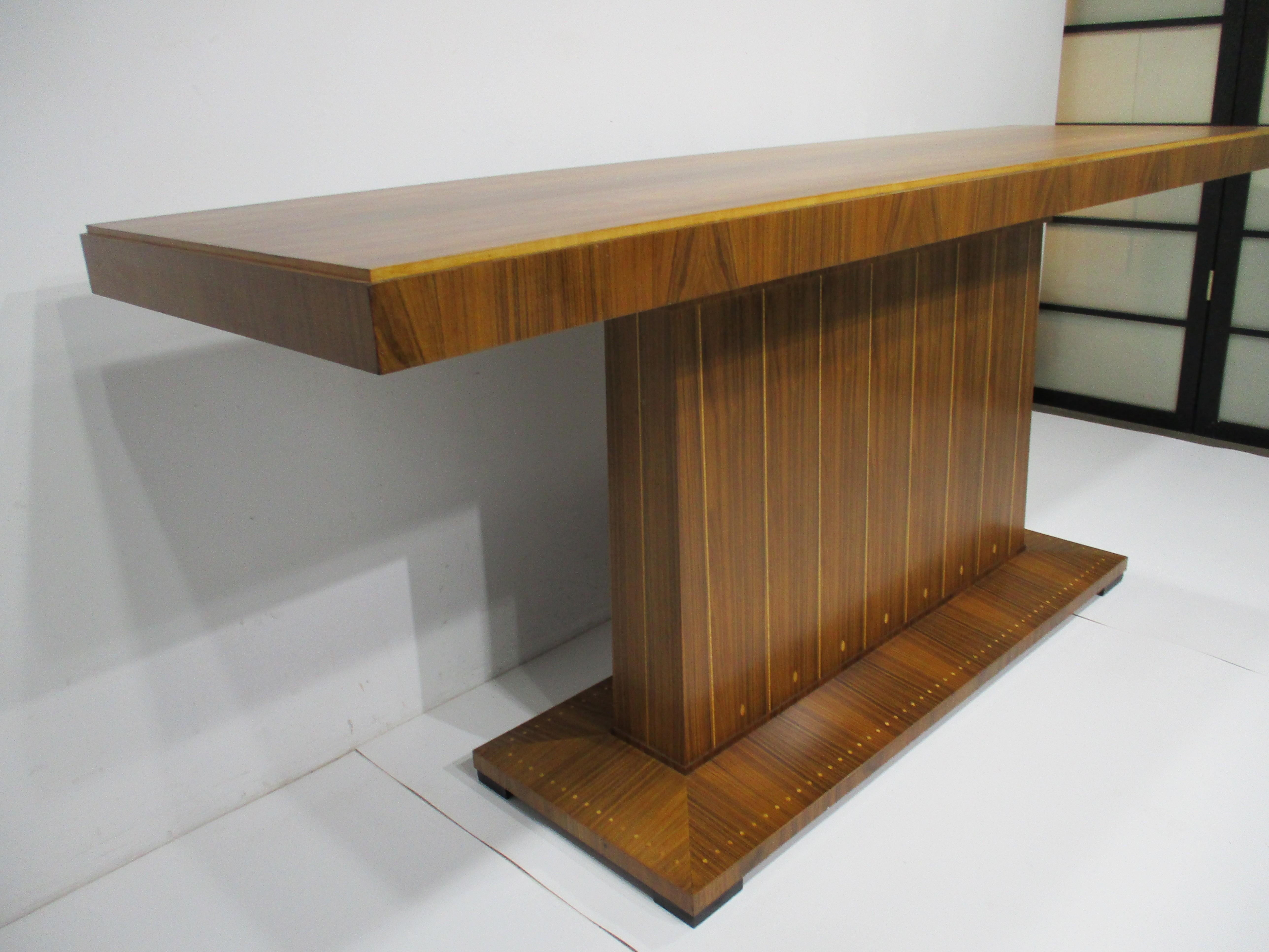 Mastercraft Attributed Custom Indonesian Mahogany Mid Century Inlay Bar In Good Condition For Sale In Cincinnati, OH
