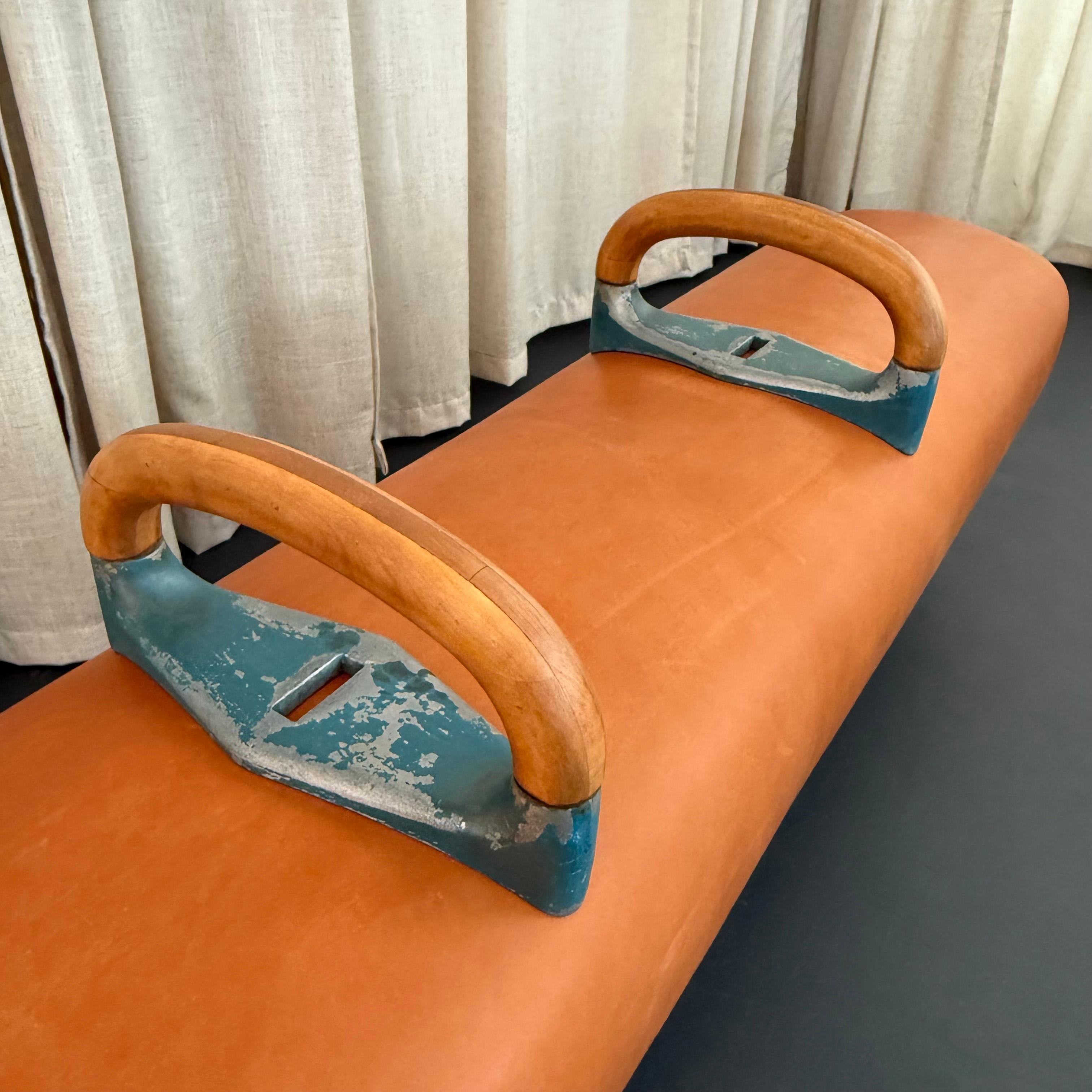 Banc d'arçon en cuir industriel pour gymnase sur mesure en vente 5