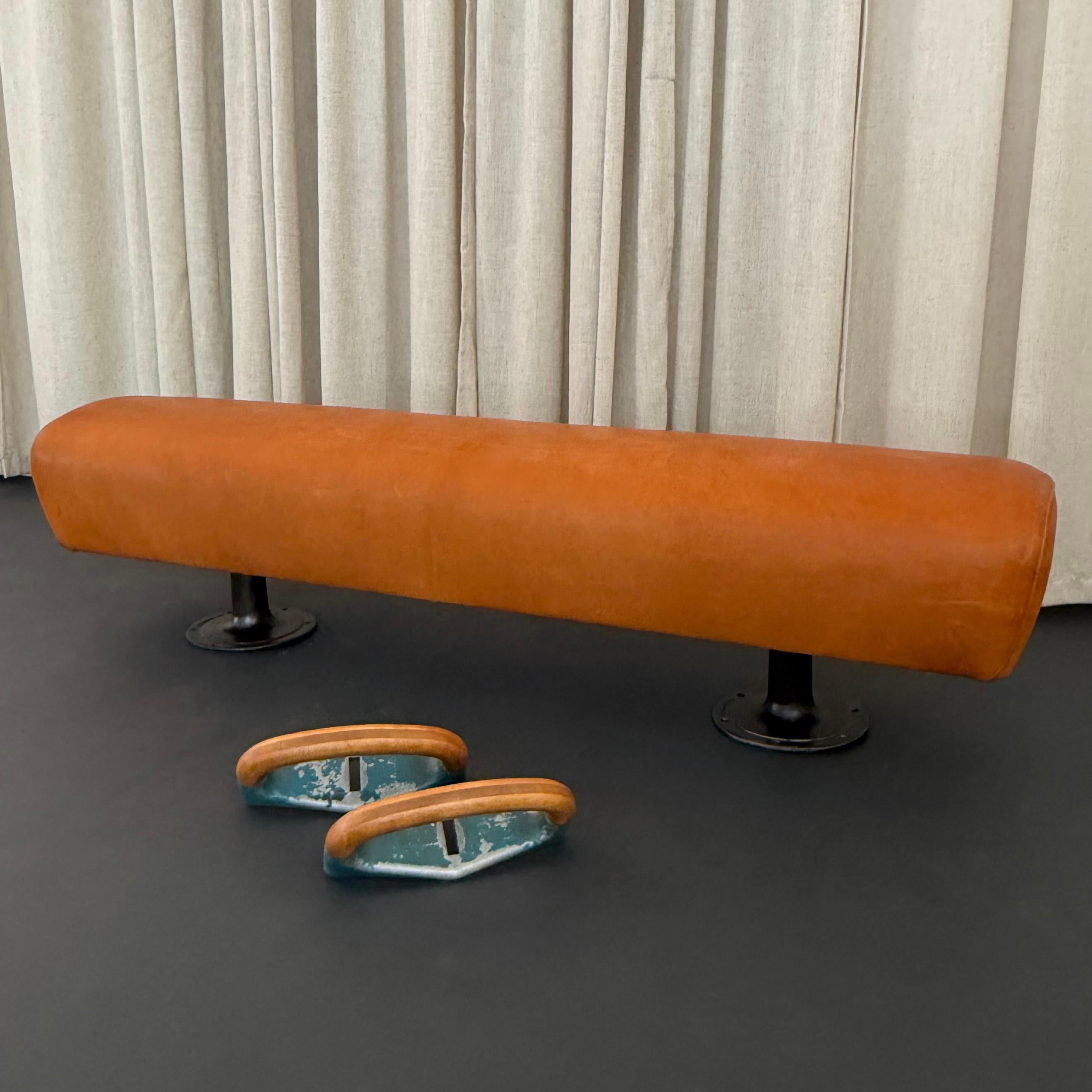 Américain Banc d'arçon en cuir industriel pour gymnase sur mesure en vente