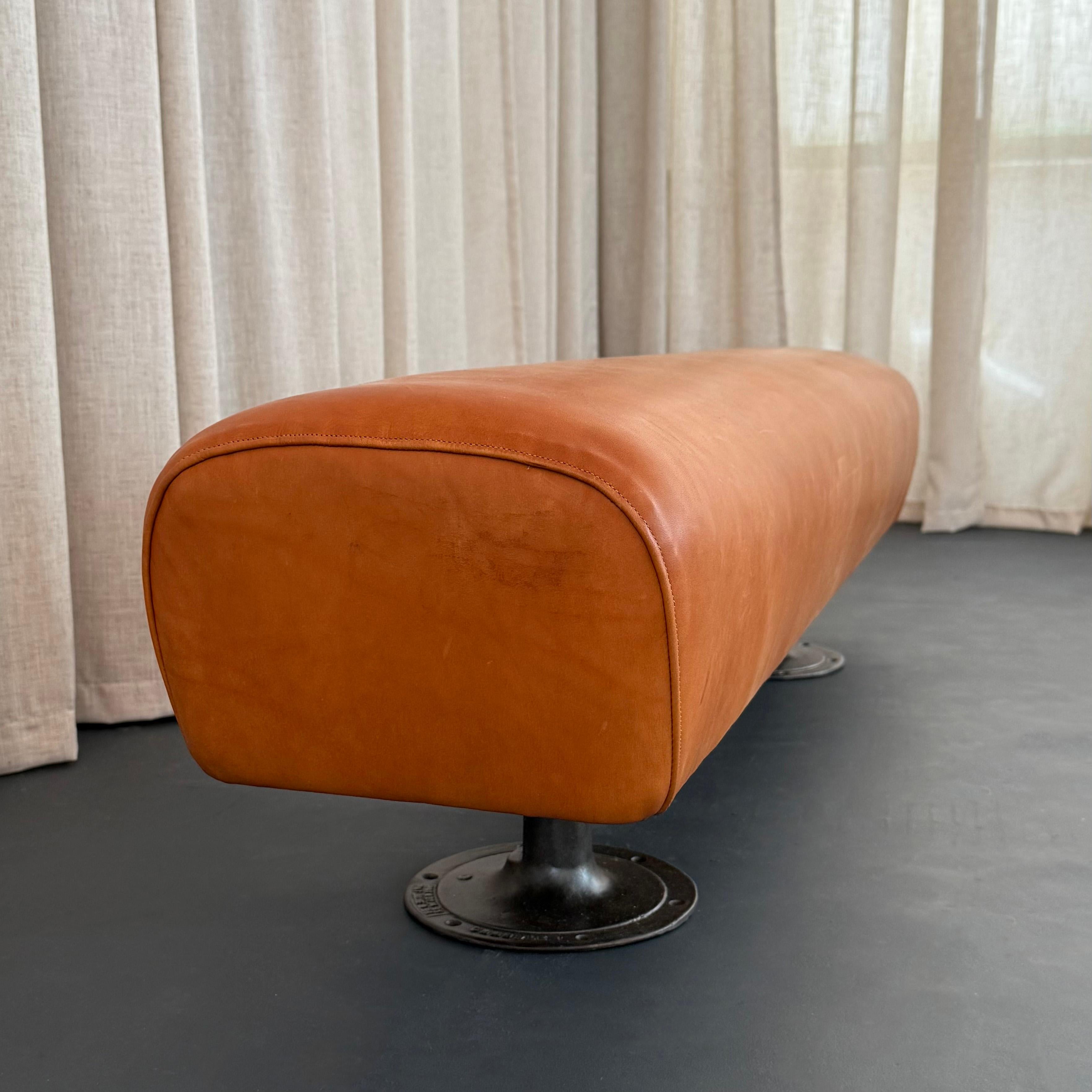 Banc d'arçon en cuir industriel pour gymnase sur mesure en vente 2