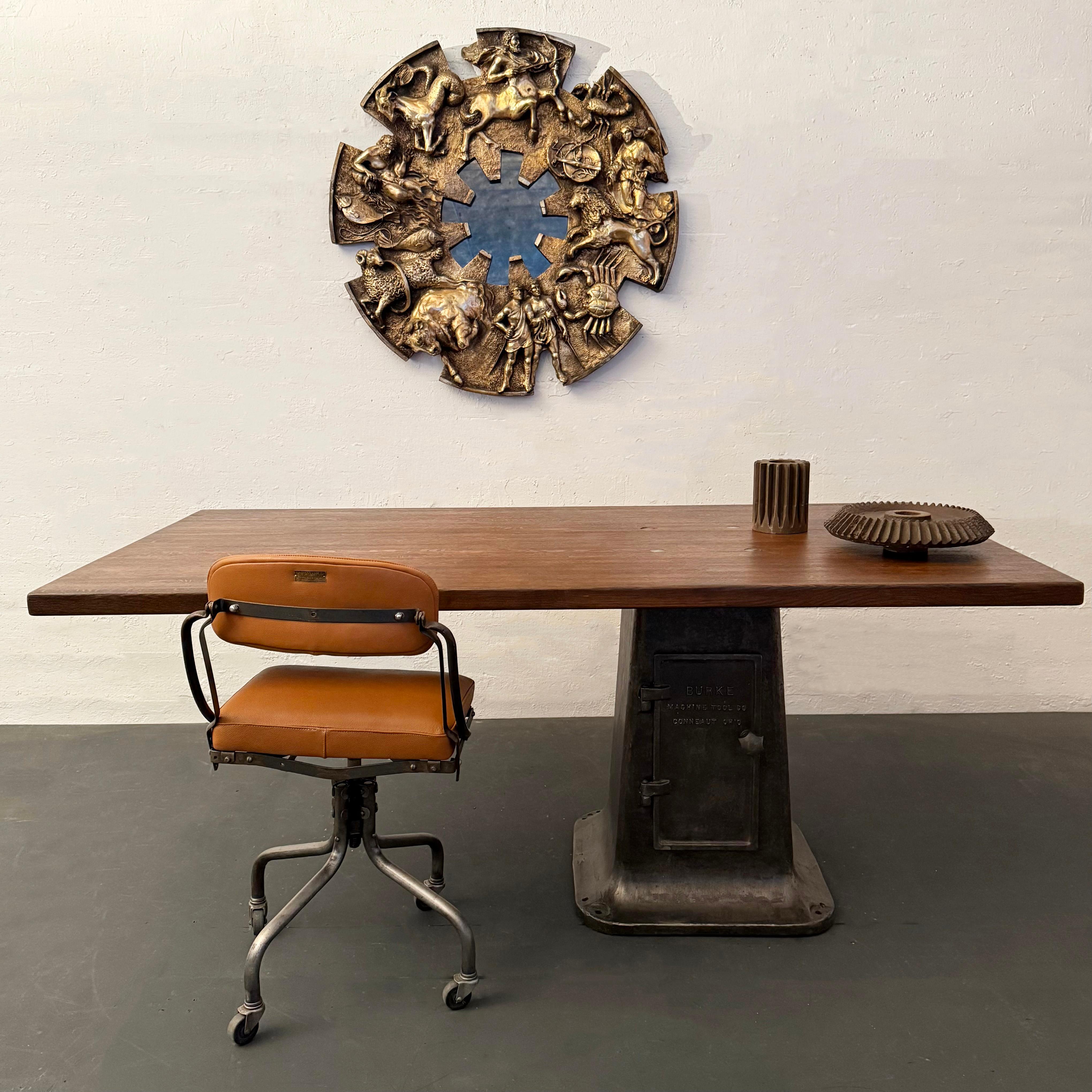 Américain Table cantilever industrielle en érable et fonte sur mesure en vente