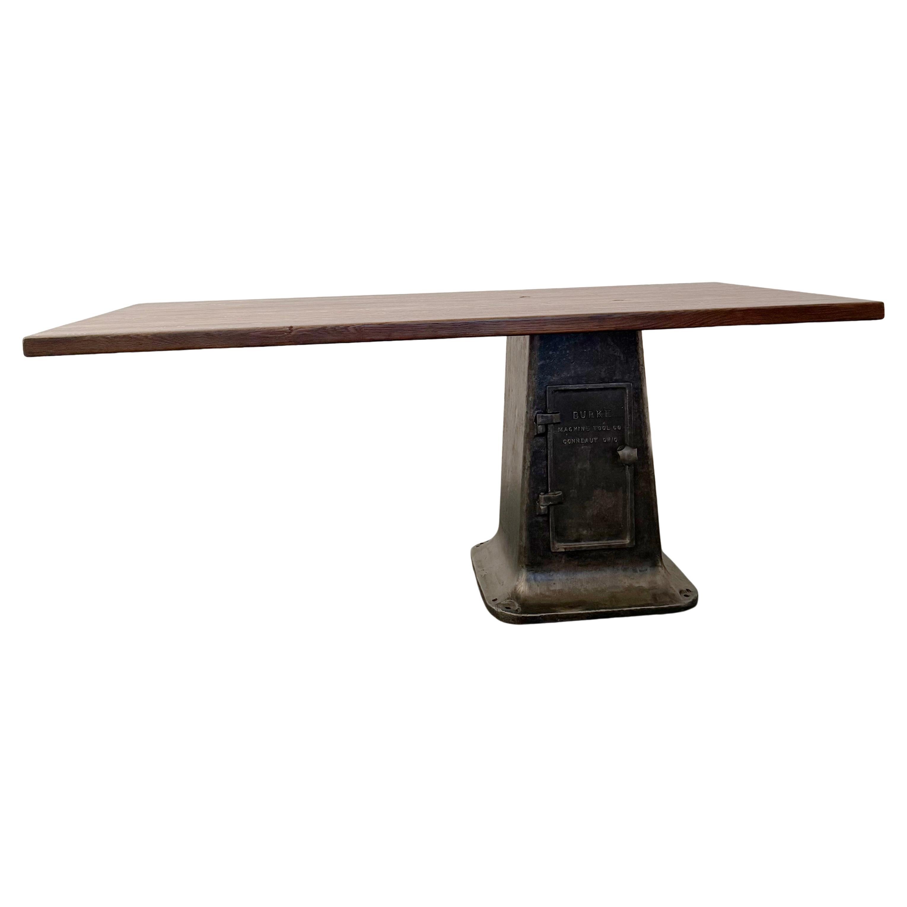 Table cantilever industrielle en érable et fonte sur mesure en vente