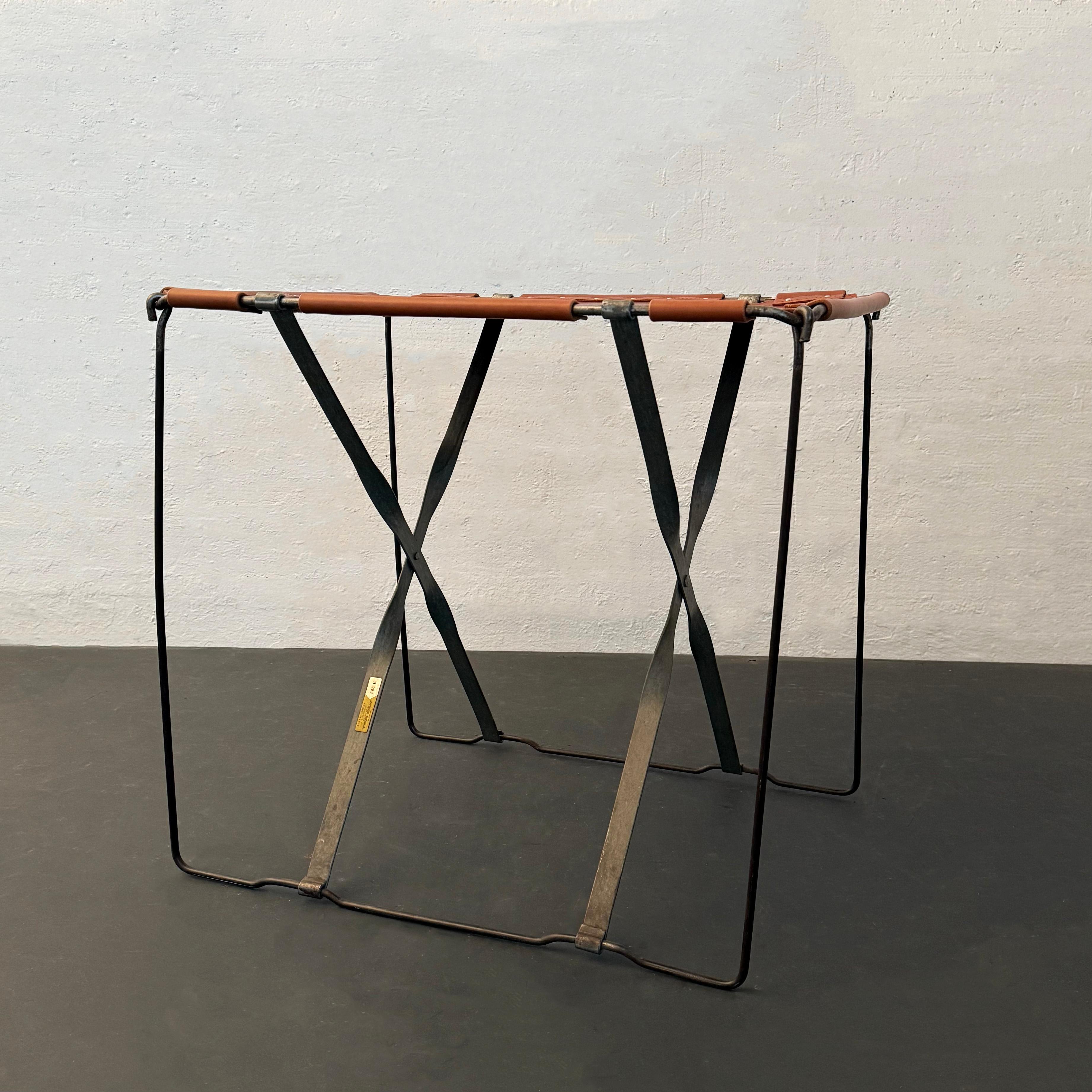Industriel Table d'appoint industrielle personnalisée en acier et cuir en vente