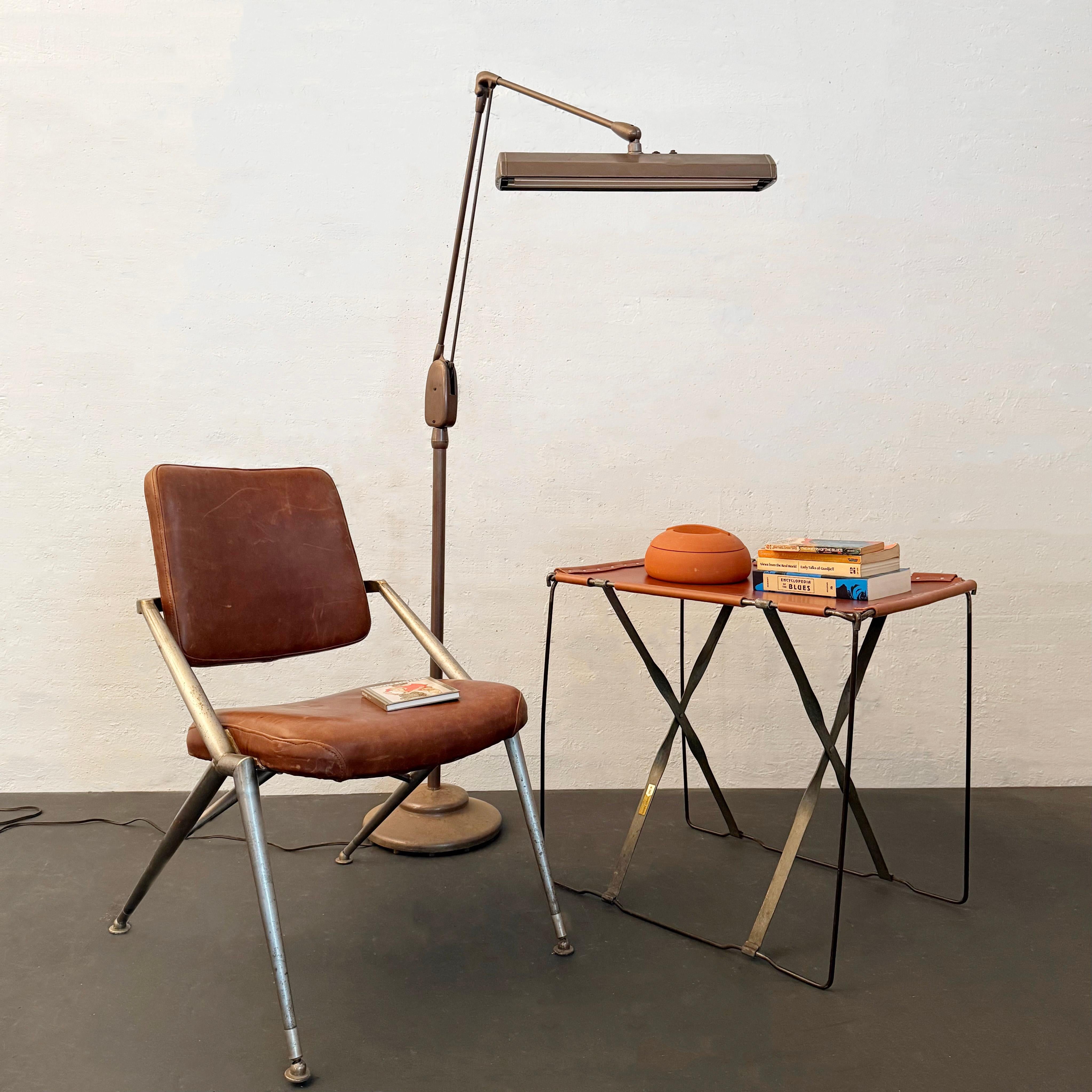 Américain Table d'appoint industrielle personnalisée en acier et cuir en vente