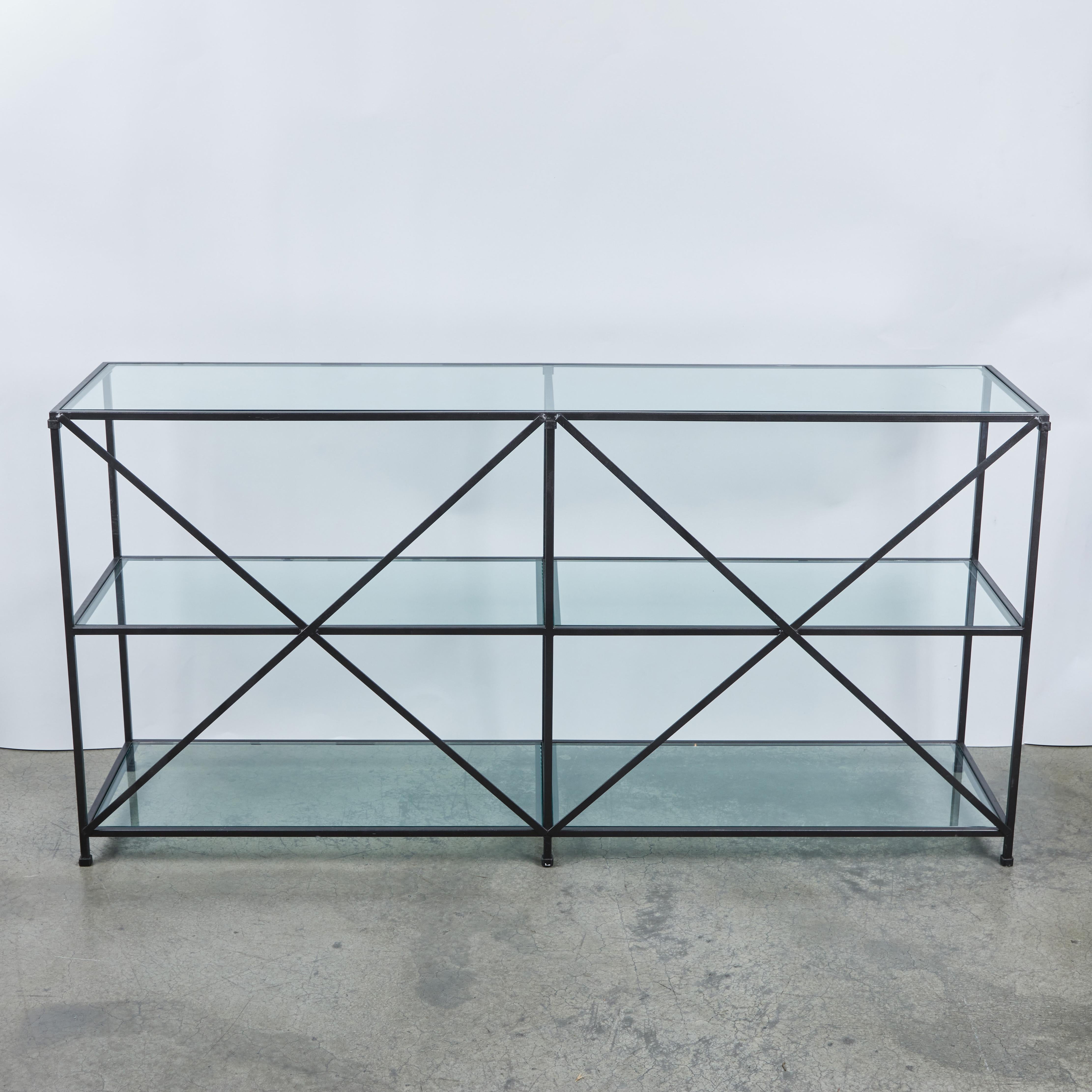 Individuelles 3-stöckiges Regal aus Eisen und Glas mit Standfunktion im Angebot 4